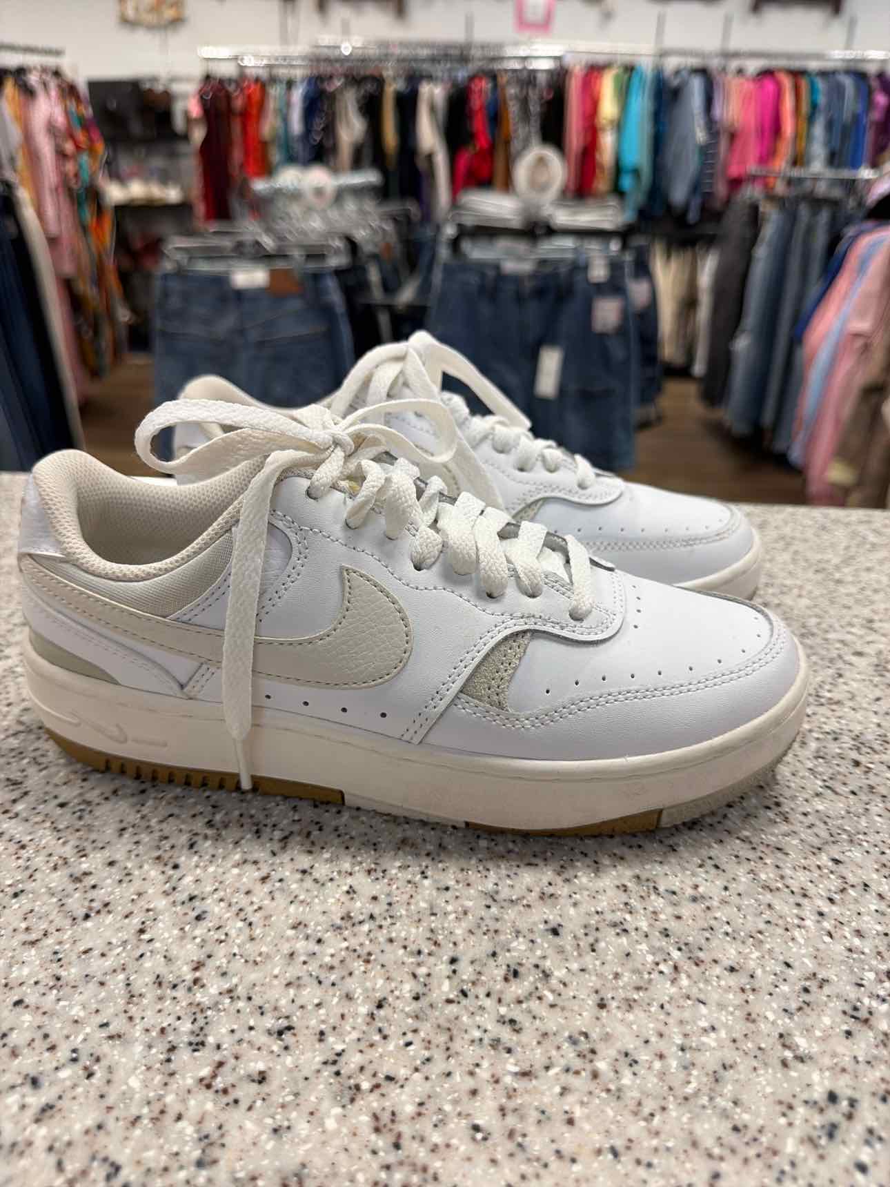 Nike Size 7 White Women's Gamma Force Leather Sneakers