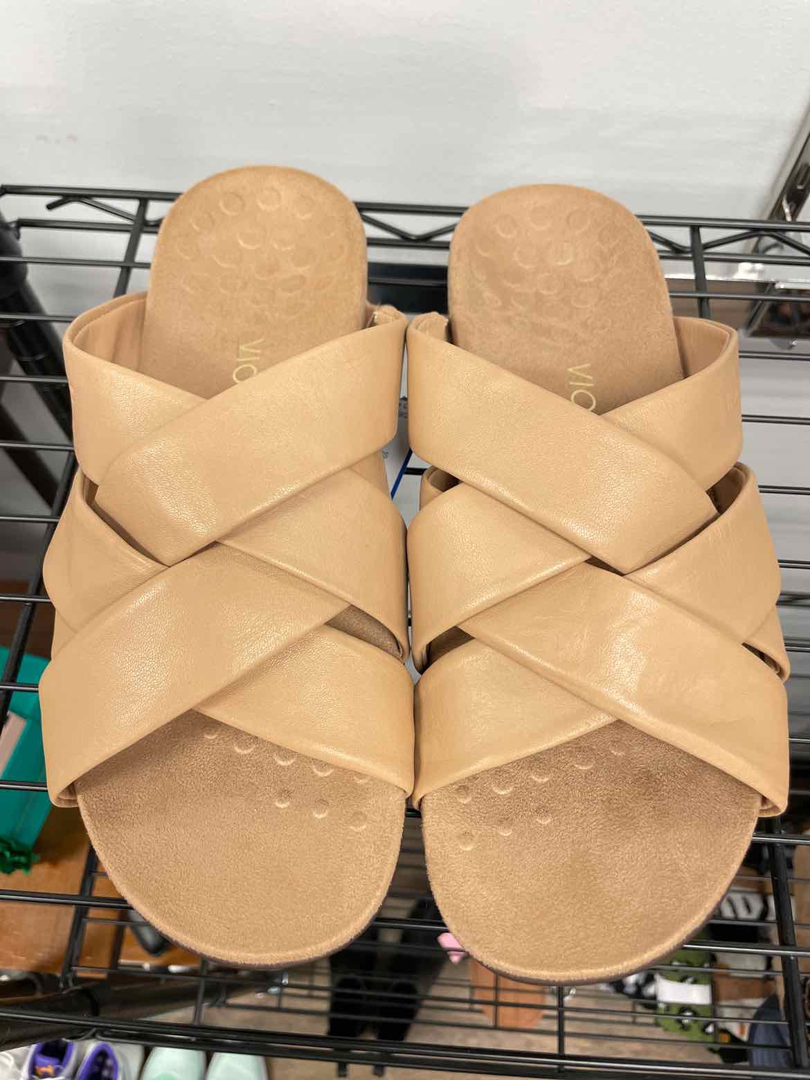 Vionic Size 10 Tan Shoes