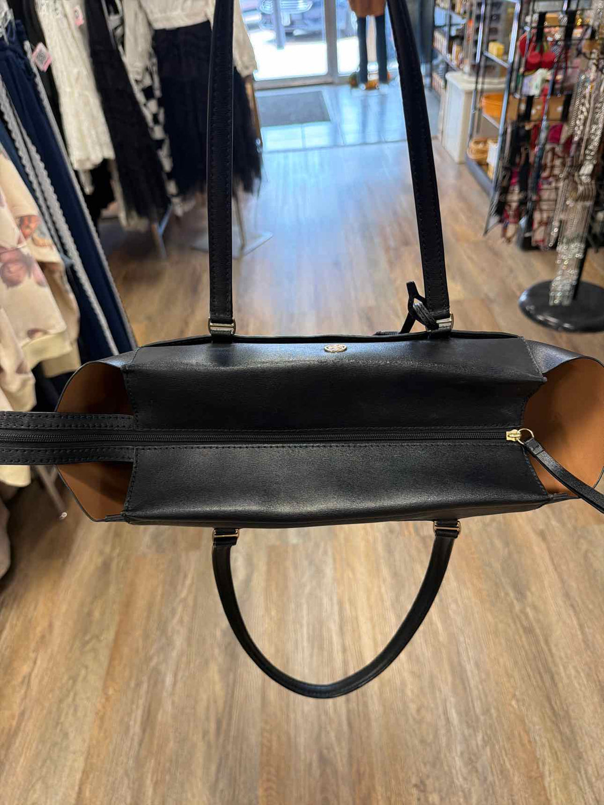 Tory Burch Size Medium Black Handbags