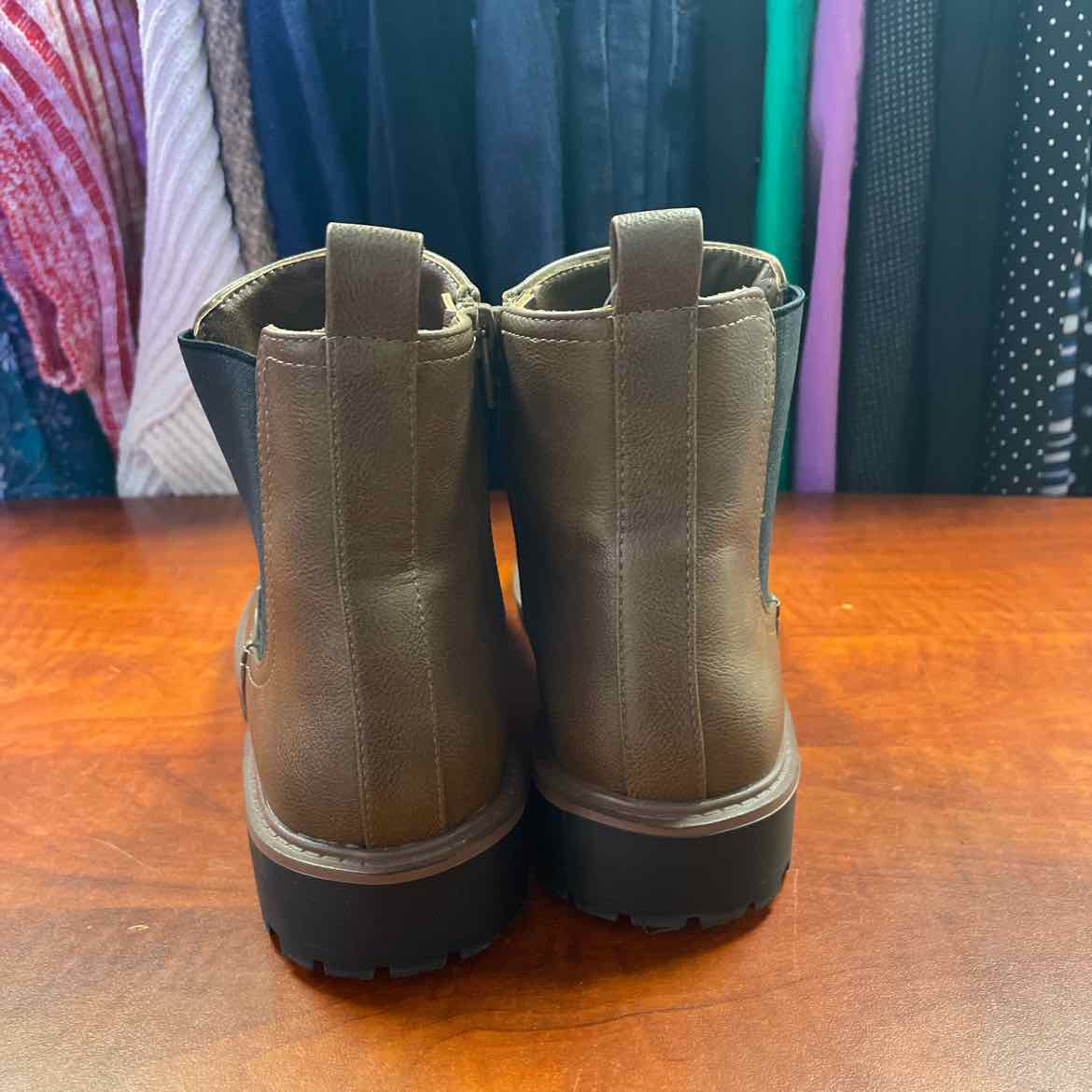 Maurices Women's Brown Chelsea Ankle Boots Size 8