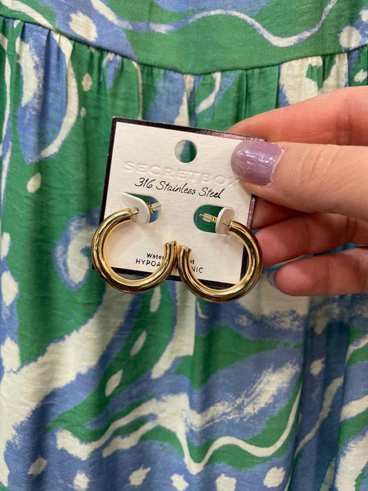 Metal Tone Hoop .75" Gold-Tone Earrings