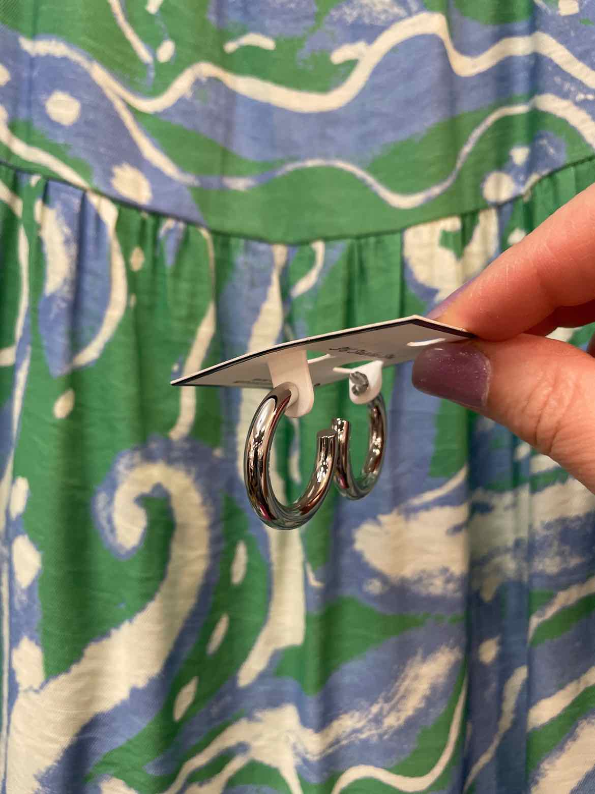Metal Tone Hoop .75" Gold-Tone Earrings