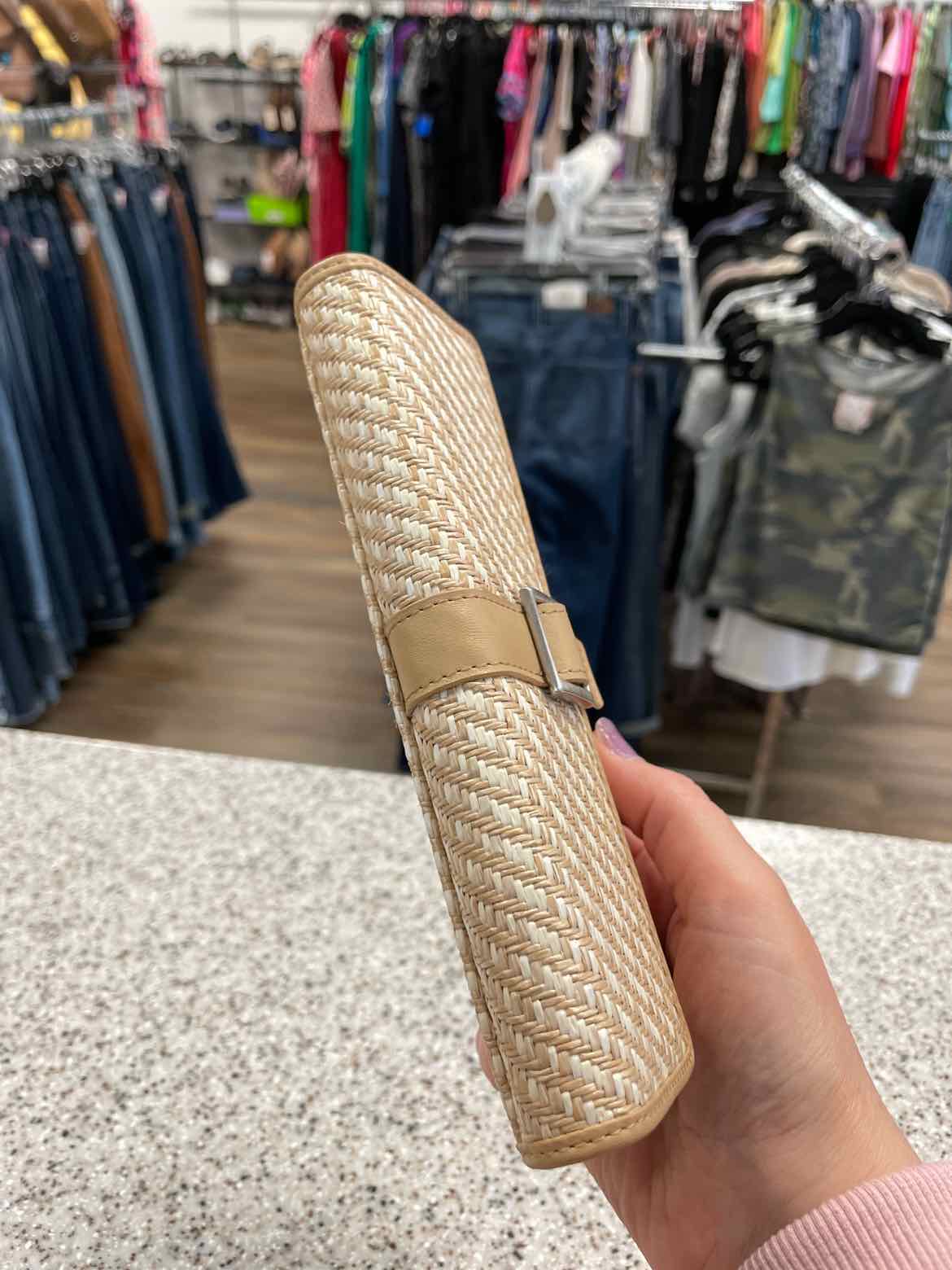 Liz Claiborne Size Large Beige Wallet