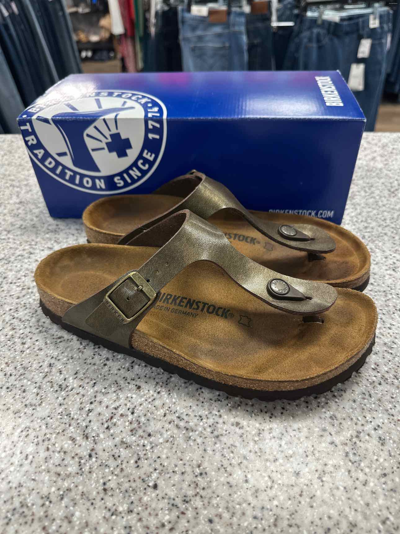 Birkenstock Size 38 Golden Brown Narrow Gizeh Classic Thong Sandal