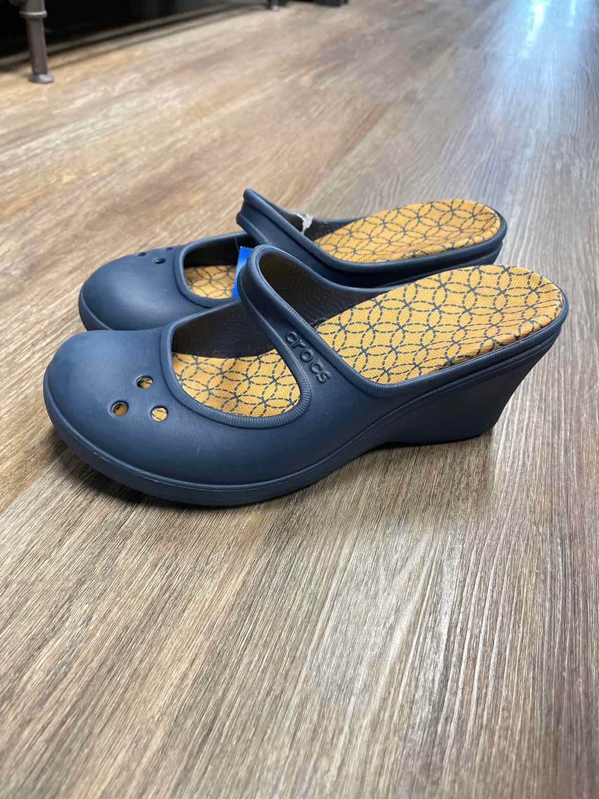 Crocs Size 8 Navy Shoes