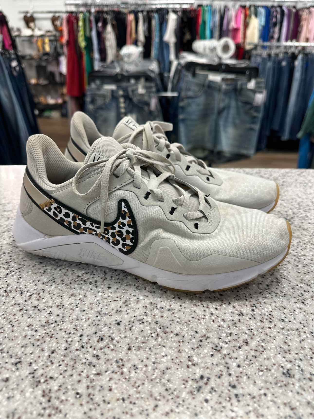 Nike Size 8 1/2 Bone Sneakers