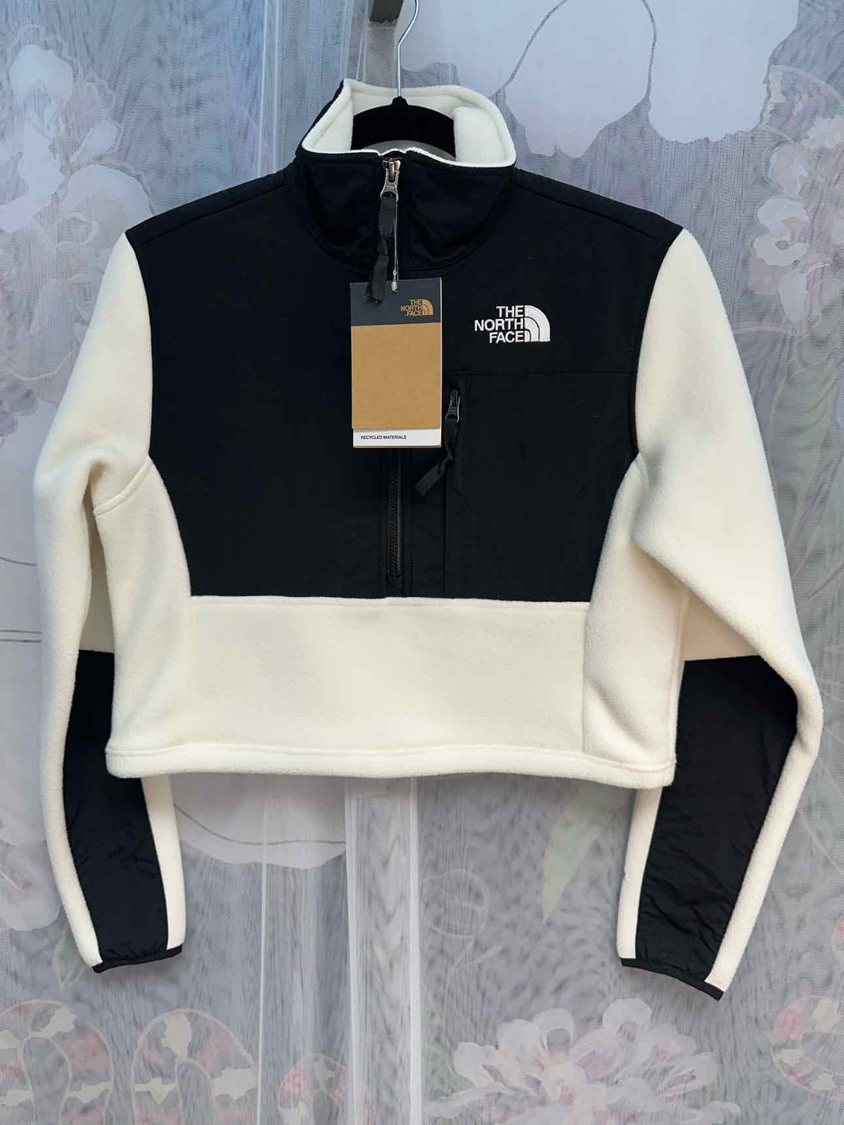The North Face Size Small White/Black sweat shirt