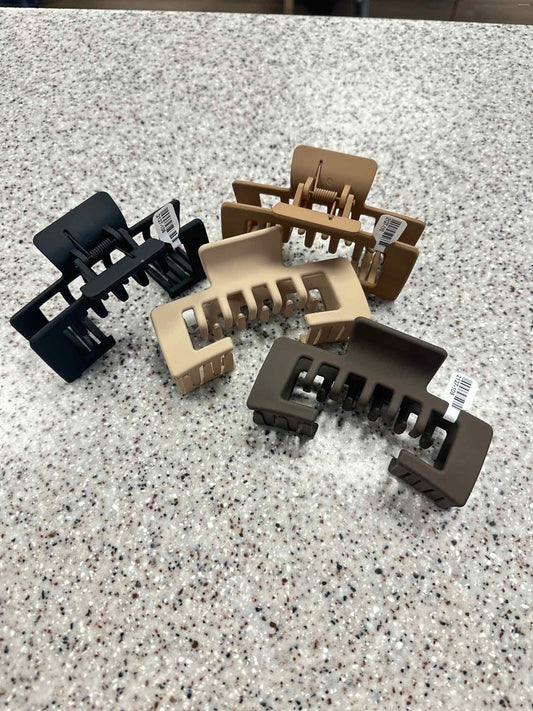 Notched Out 4" Hair Claw Clip