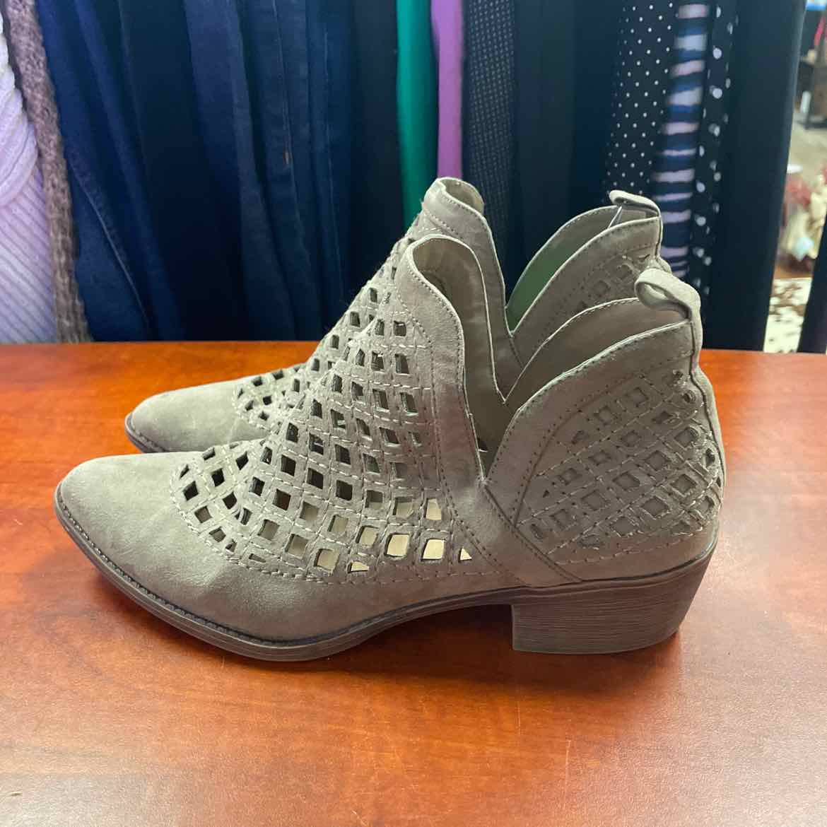 Jeffrey Campbell Saget Spilt Shaft Cut-Out Taupe Boot Size 8