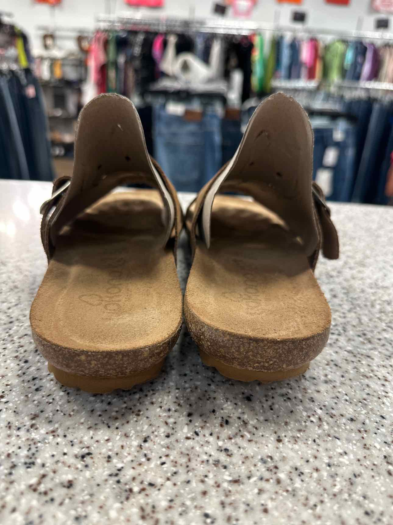 Yokono Size 7.5 Tan sandal