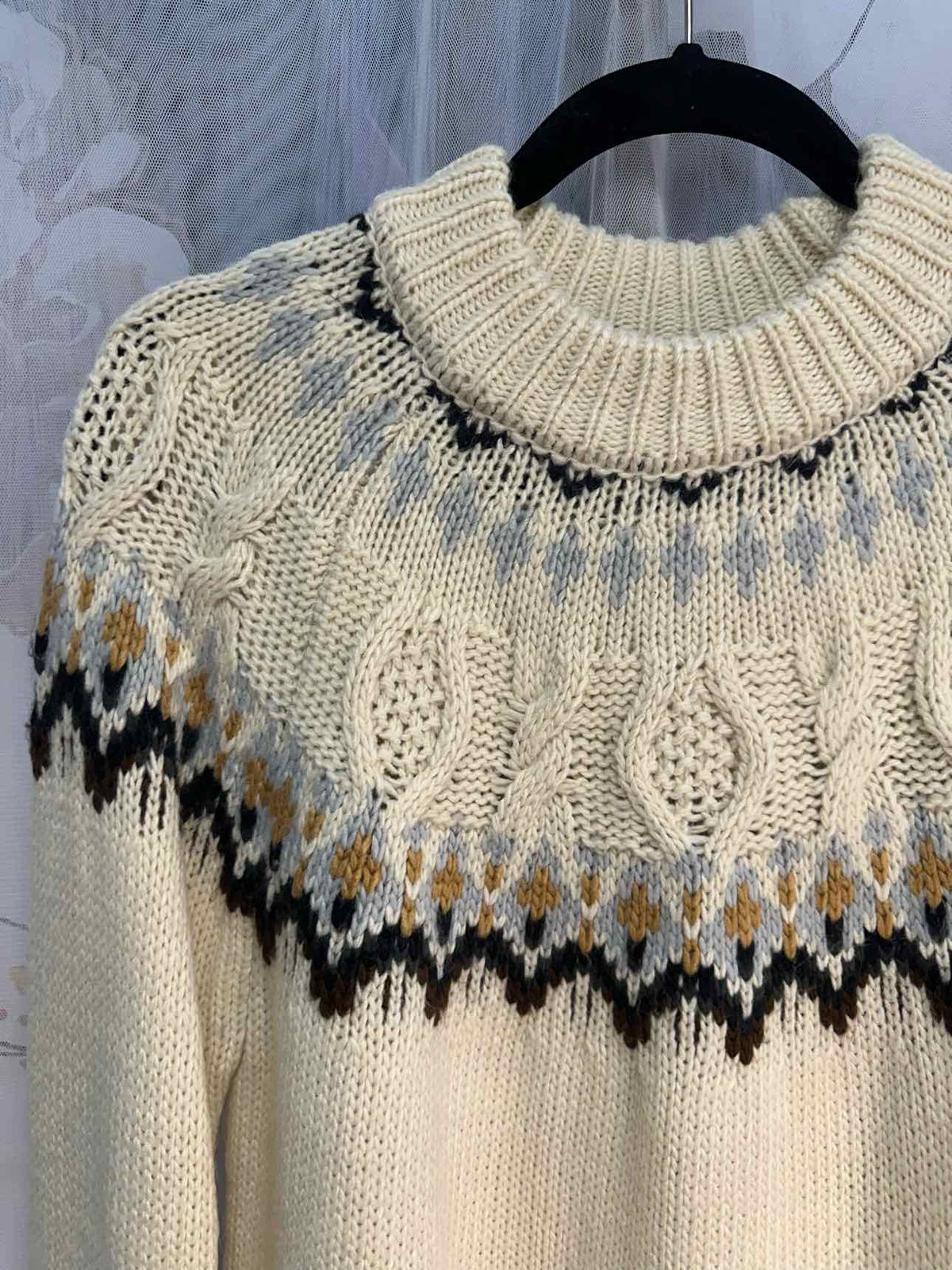 BB Dakota Woven Heavy Weight Turtleneck SweaterSize Medium Cream/Black Top