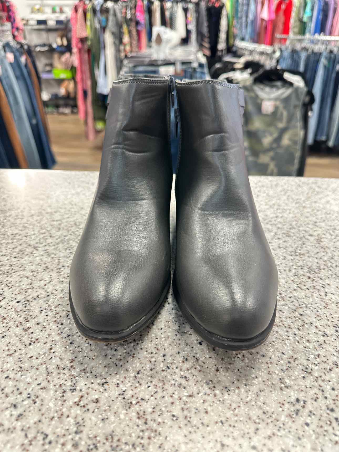 JC Size 8 Dark Gray Boots