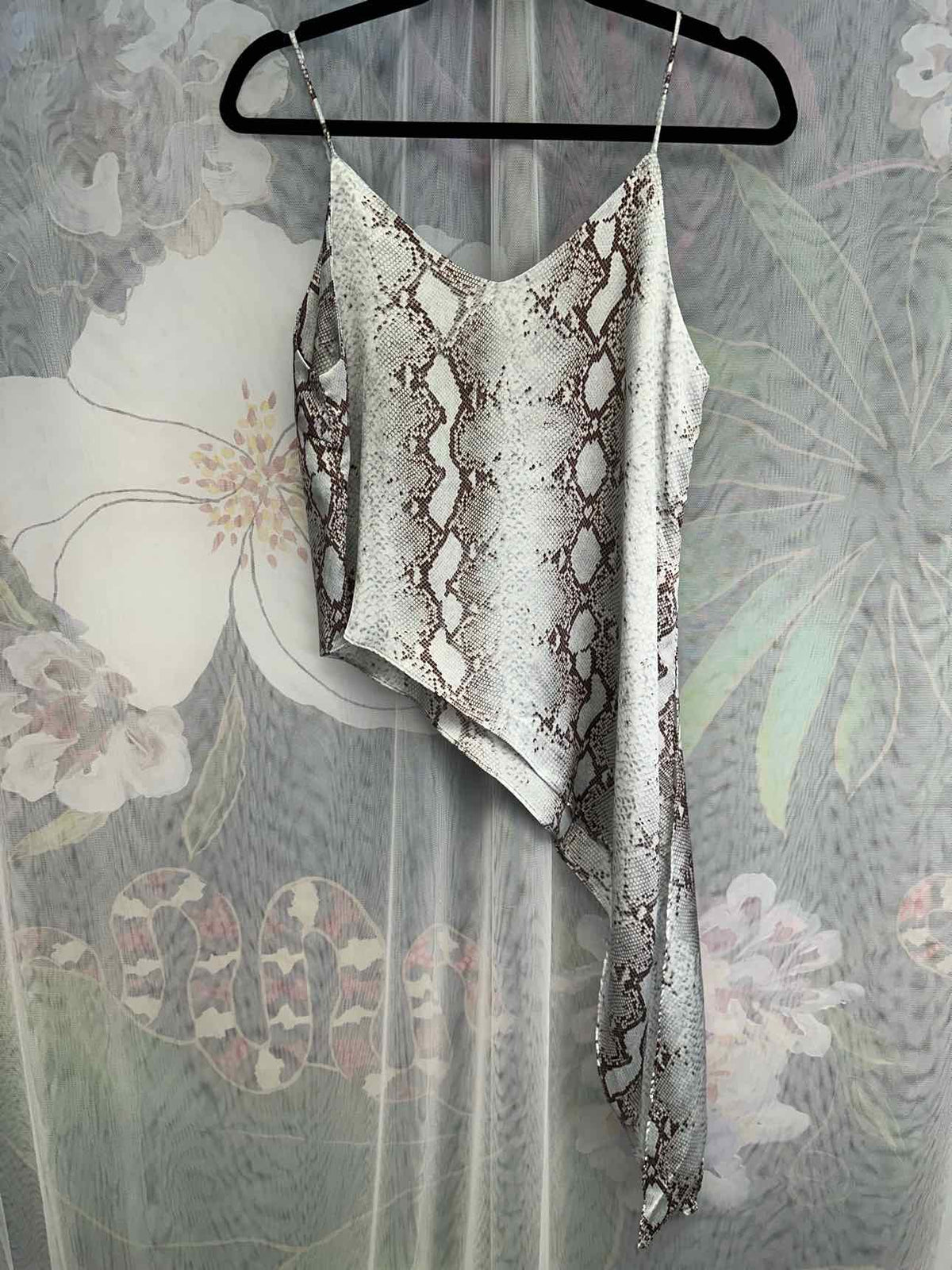 Lucy Paris Size Small Grey Top
