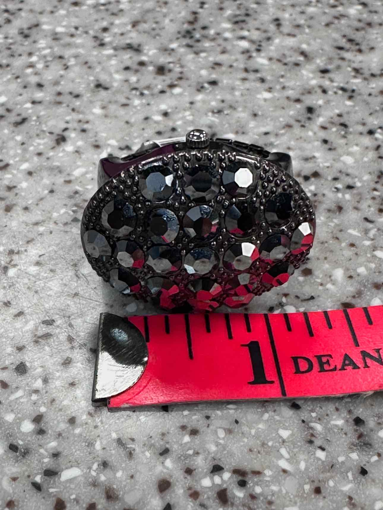 Chicos Stretch Clock Ring