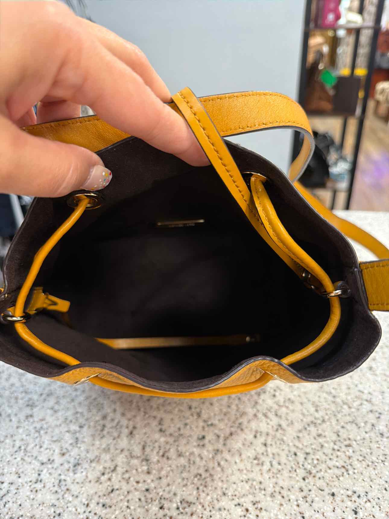 MICHAEL KORS Mercer Gallery Mustard Pebbled Leather Bucket Shoulder Handbags
