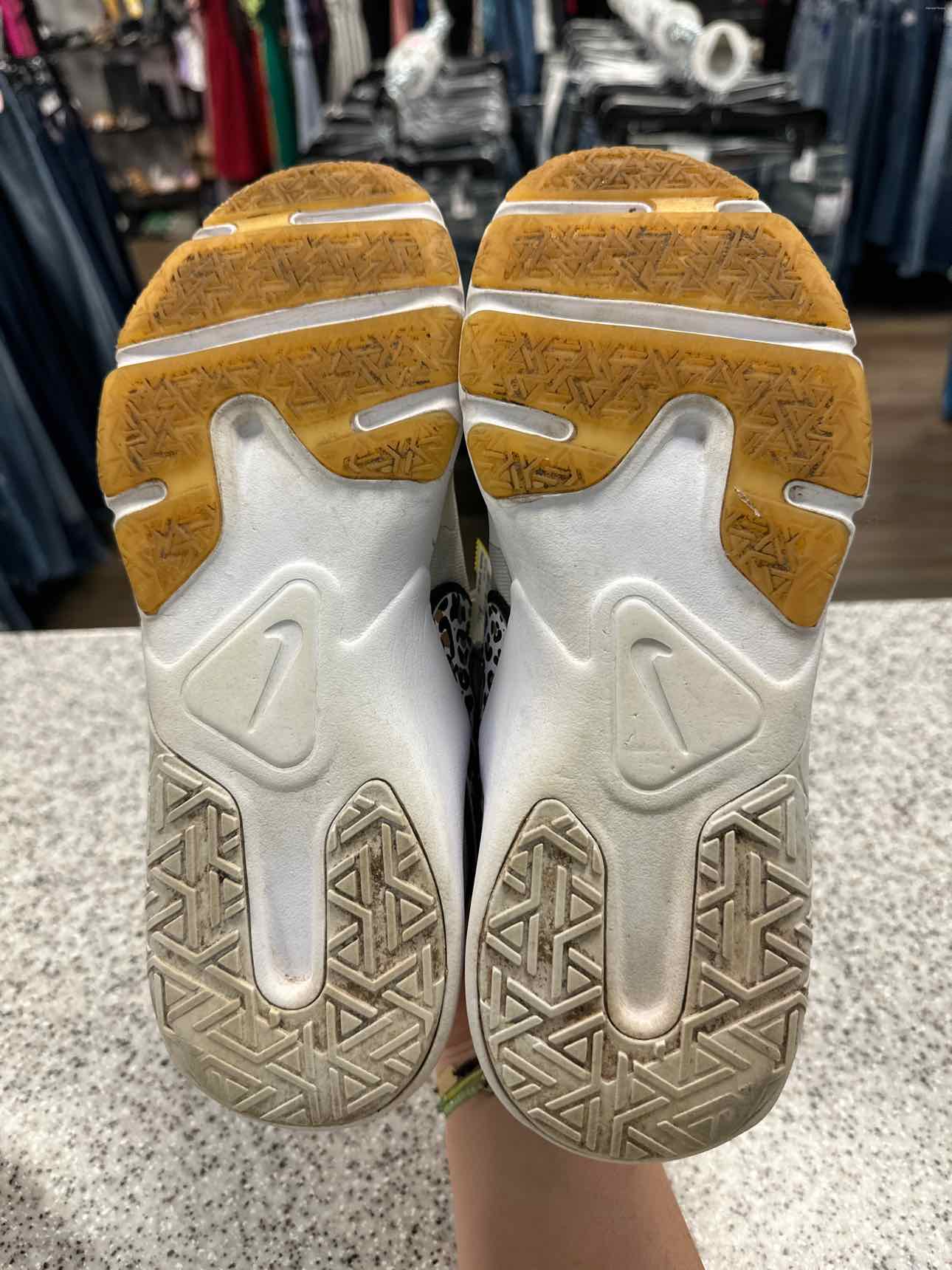 Nike Size 8 1/2 Bone Sneakers