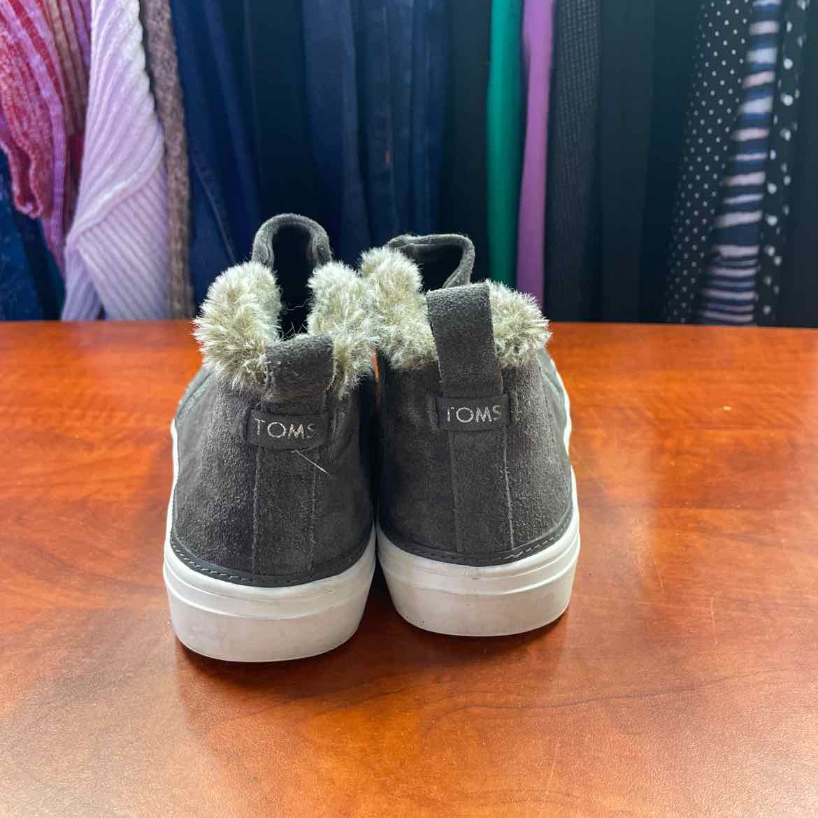 TOMS Size 7 1/2 Gray Sneakers
