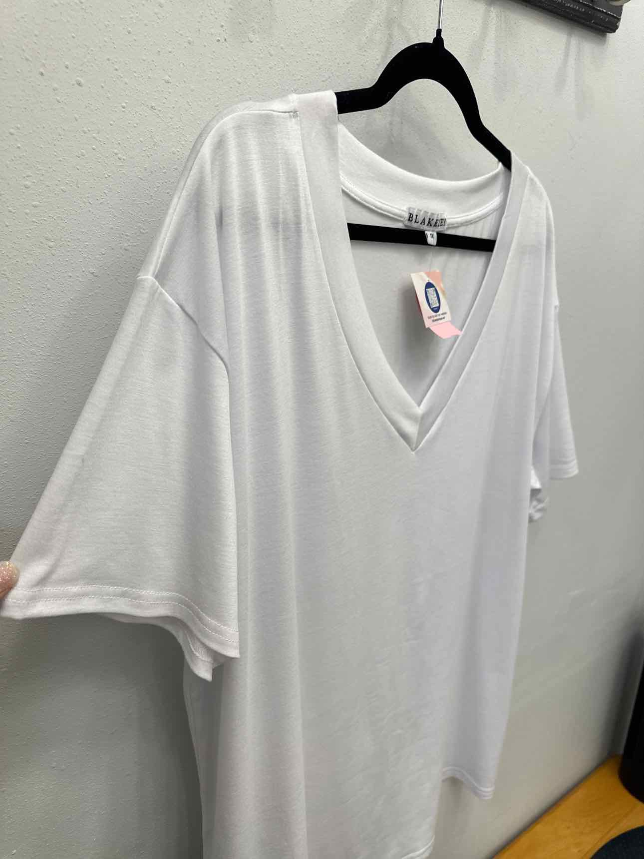 Sadie Soft & Slouchy Boyfriend Vneck Size 1X White Short Sleeve Top