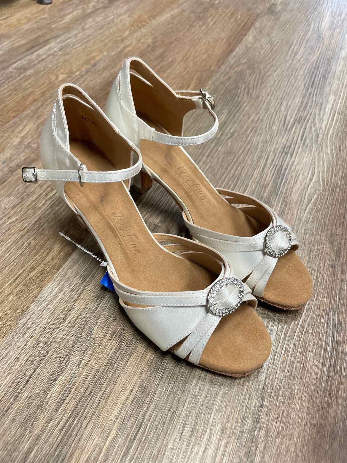 Very Fine Size 8.5 White Shoes