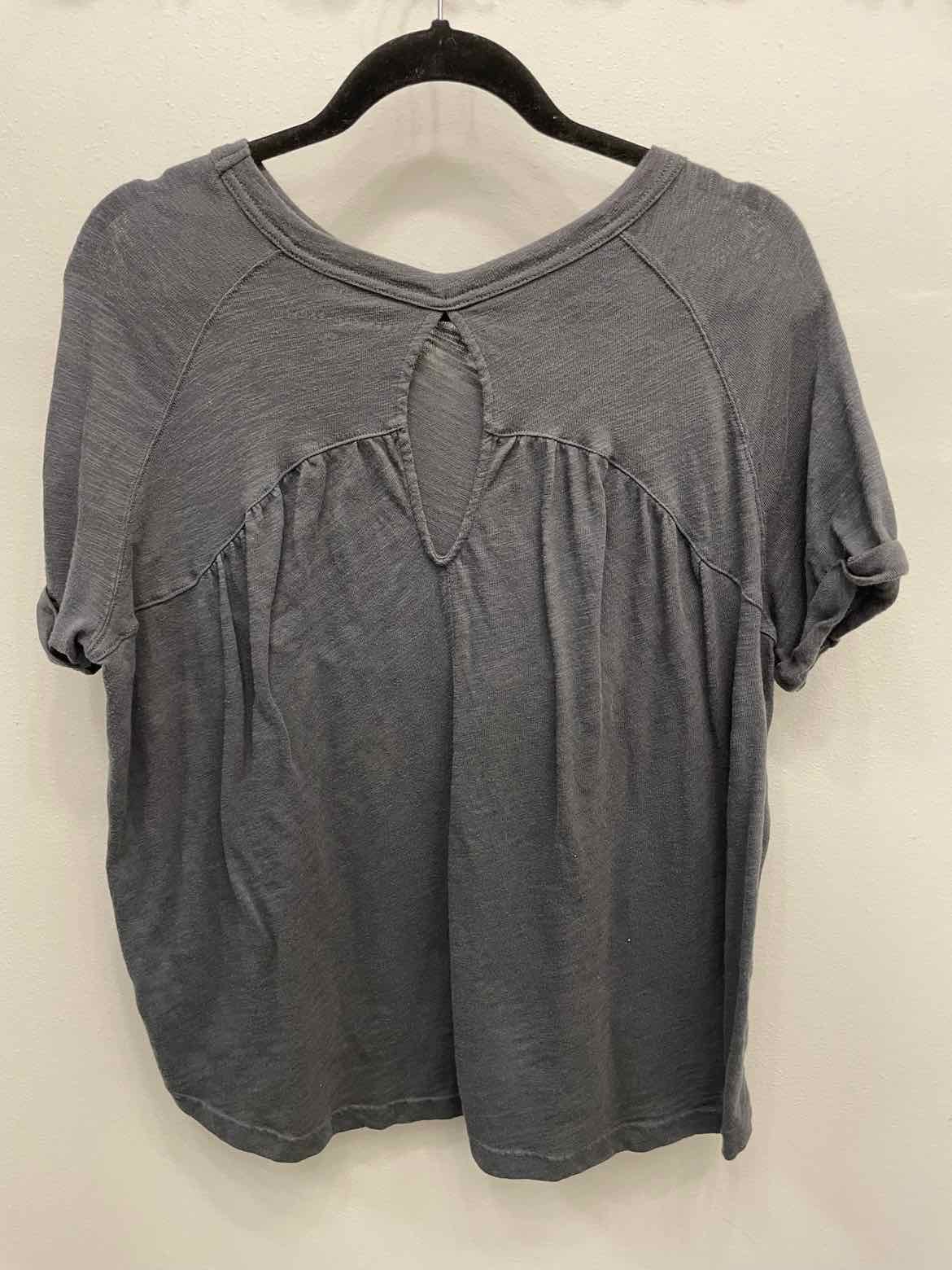 American Eagle Size Medium Grey Top