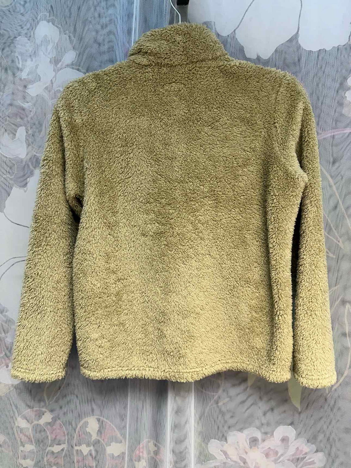 Patagonia Size Large Tan sweat shirt