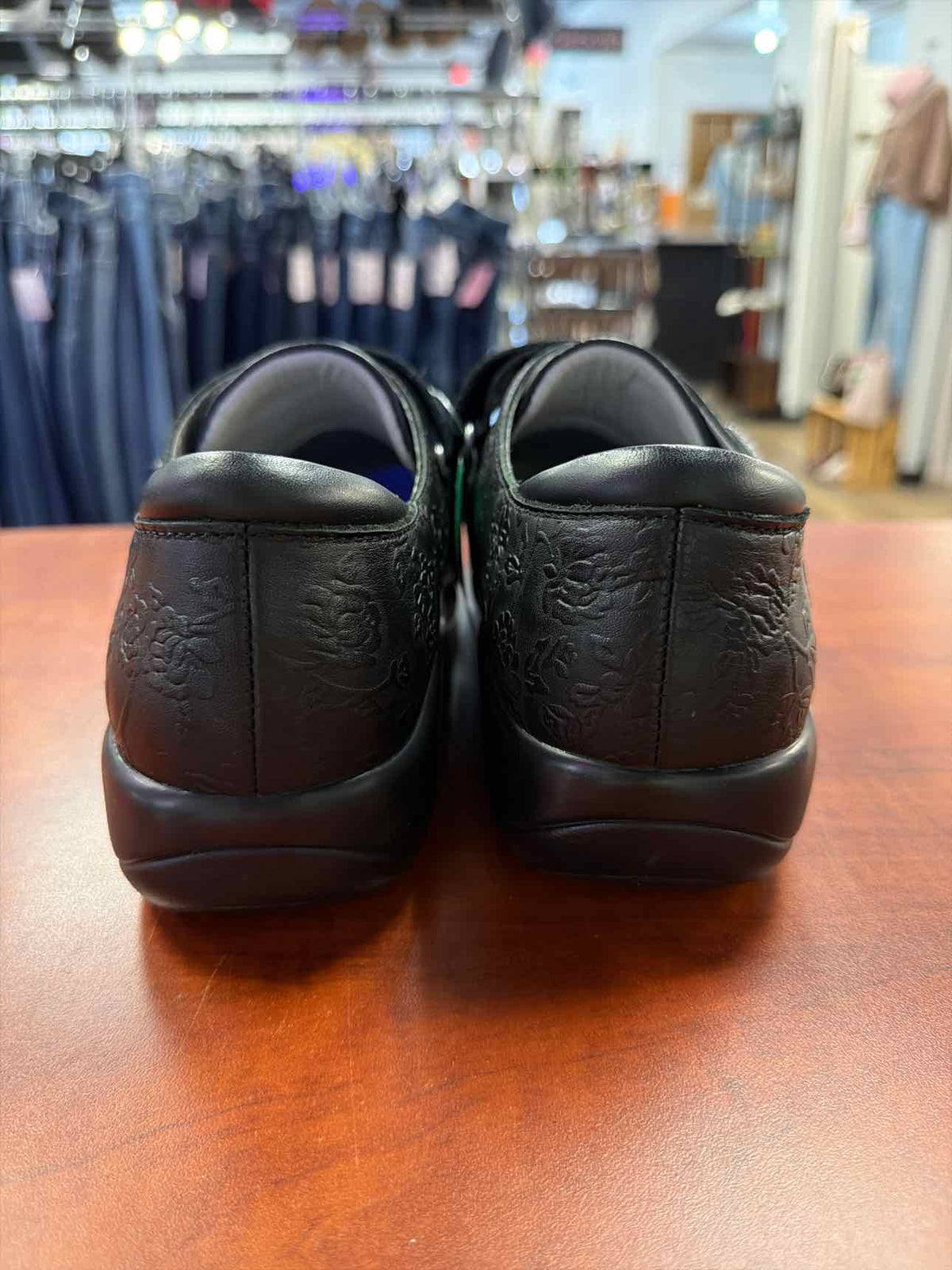 Alegria Joleen Tar Tooled Professional Nursing Clogs Size 38