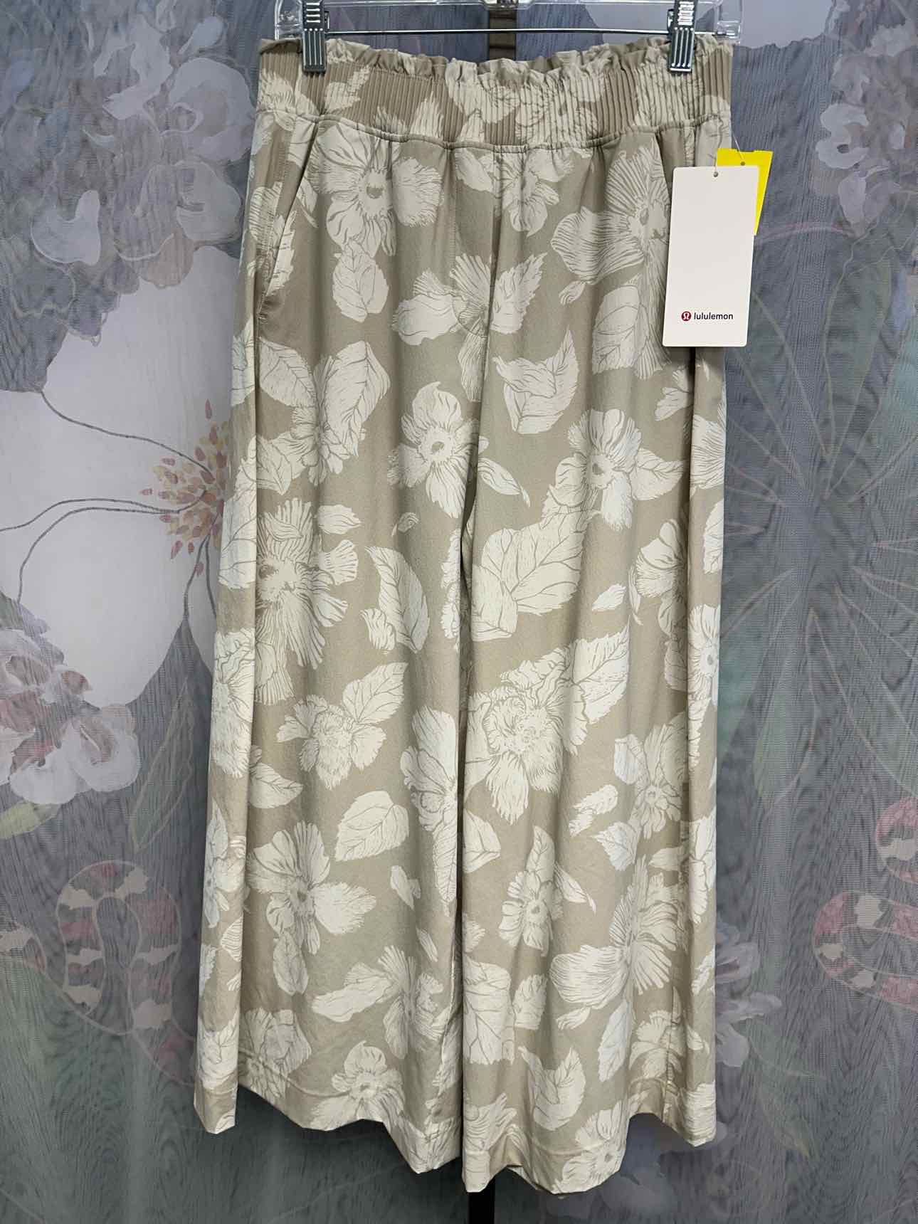 Lululemon Size Medium Tan/White Pants