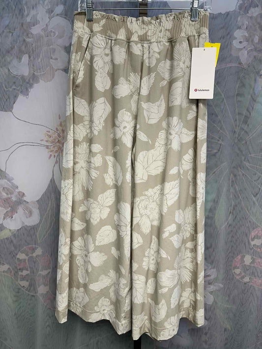 Lululemon NEW NWT Floral Stretch Woven Ruffle Waist Wide Medium Tan/White Pants