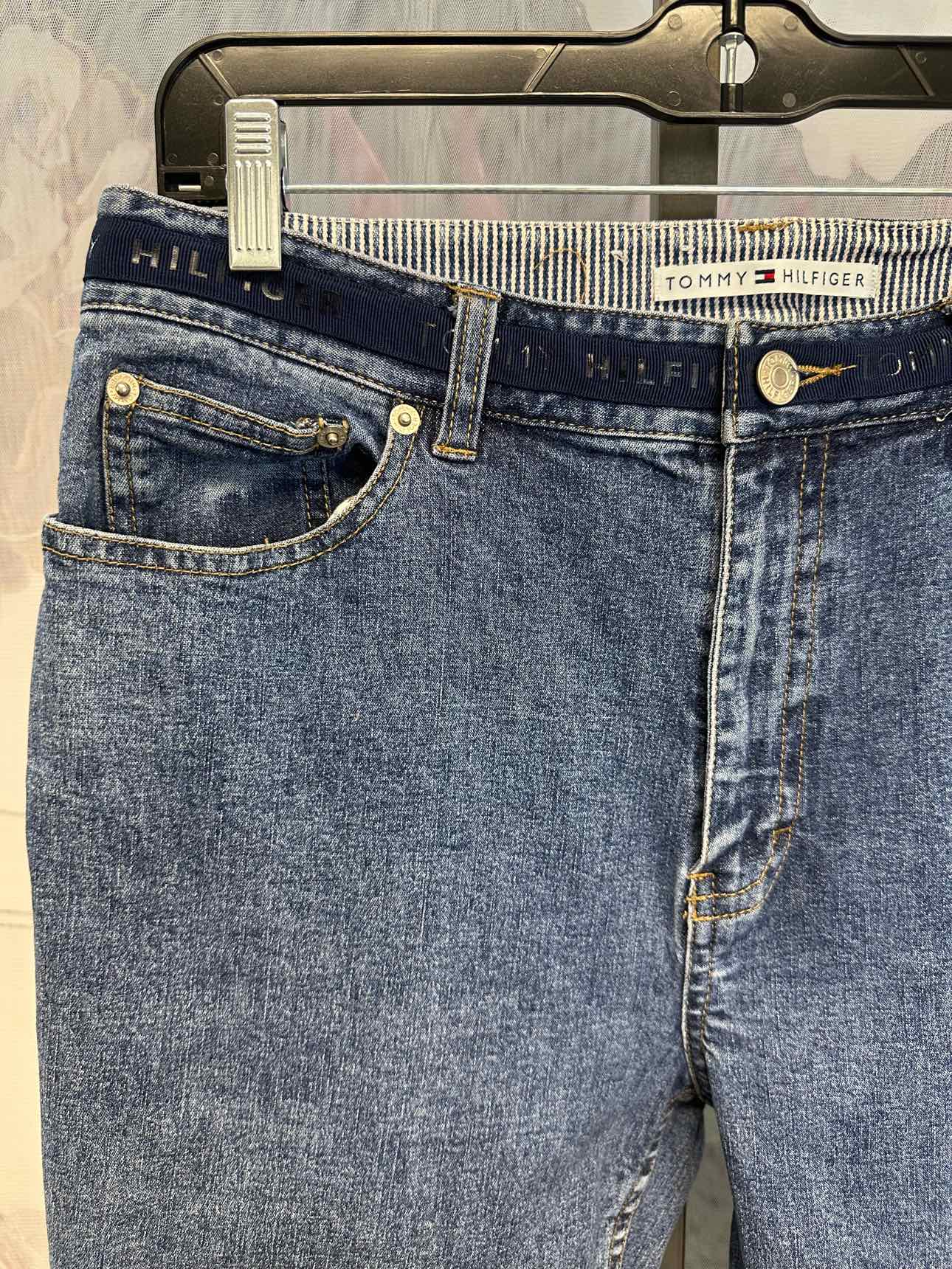 Medium wash, stretch, cropped flare, 'Tommy' waistband