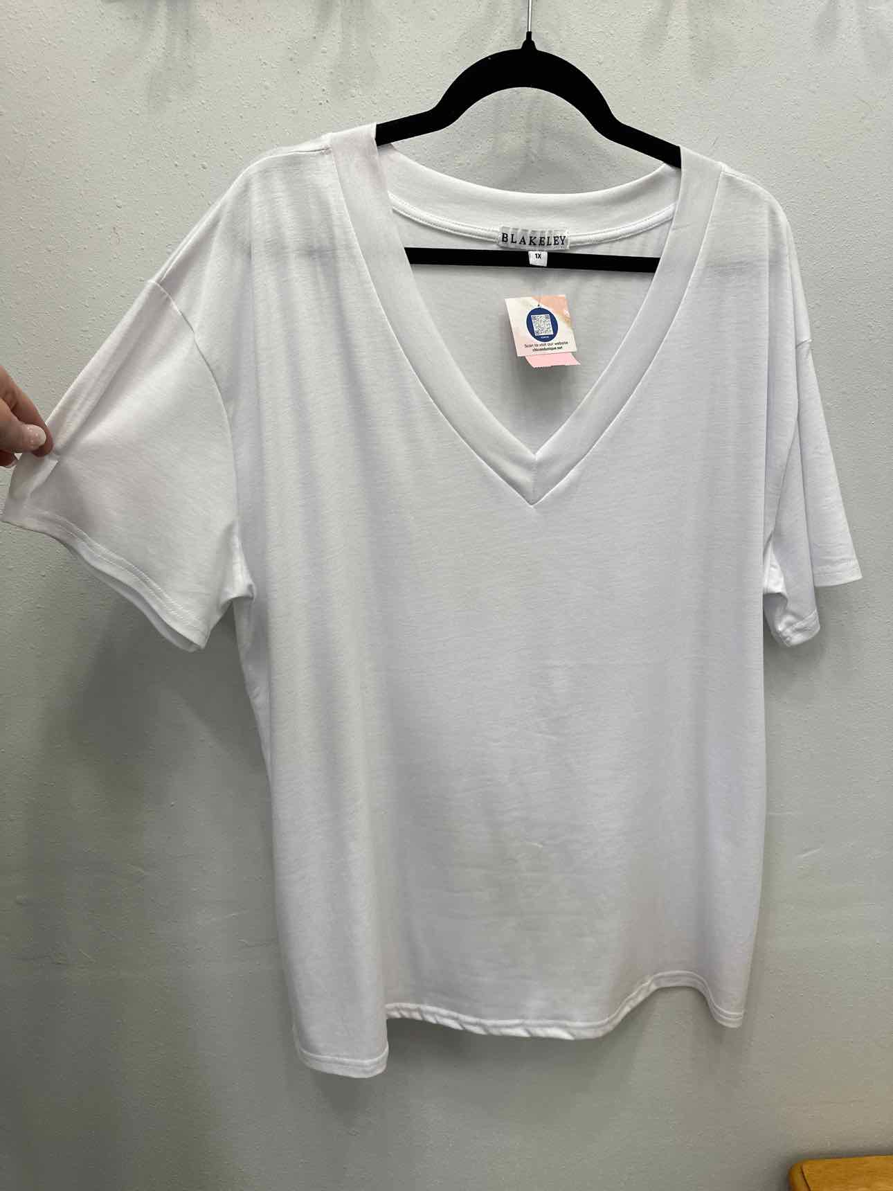 Sadie Soft & Slouchy Boyfriend Vneck Size 1X White Short Sleeve Top