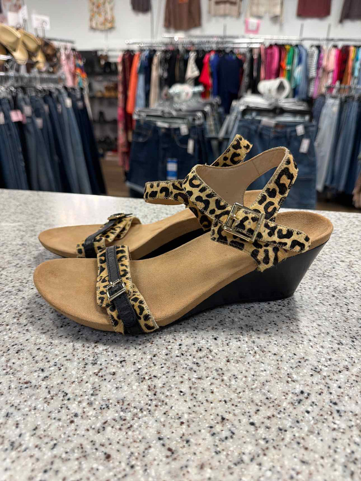 Vionic Size 10 Laurie Wedge Ankle Strap Leopard Sandals