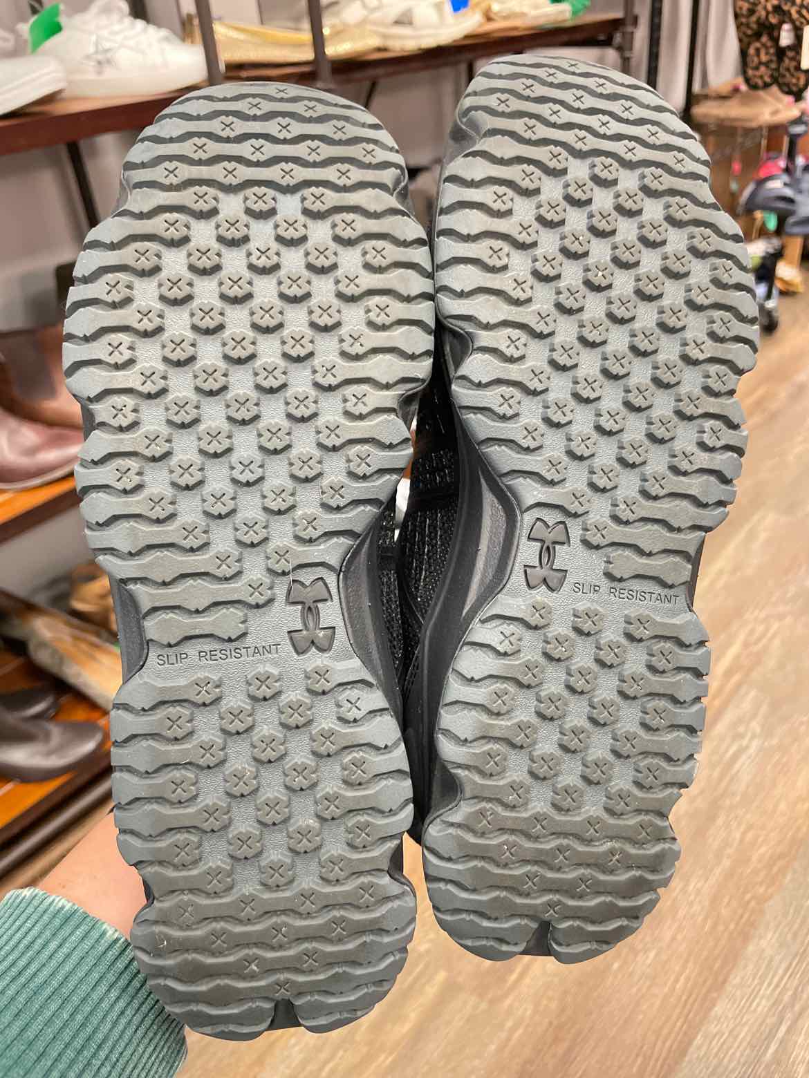 Under Armour Size 10 Black Shoes