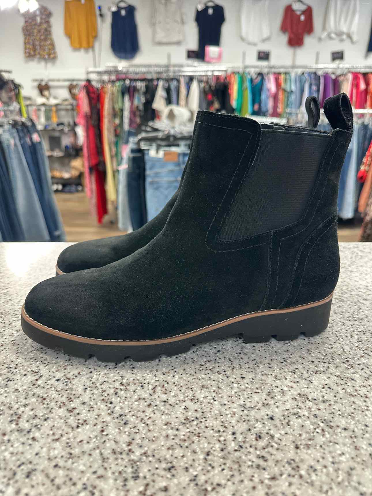 Vionic Size 9 Brighton Women's Black Suede Chelsea Ankle Boots