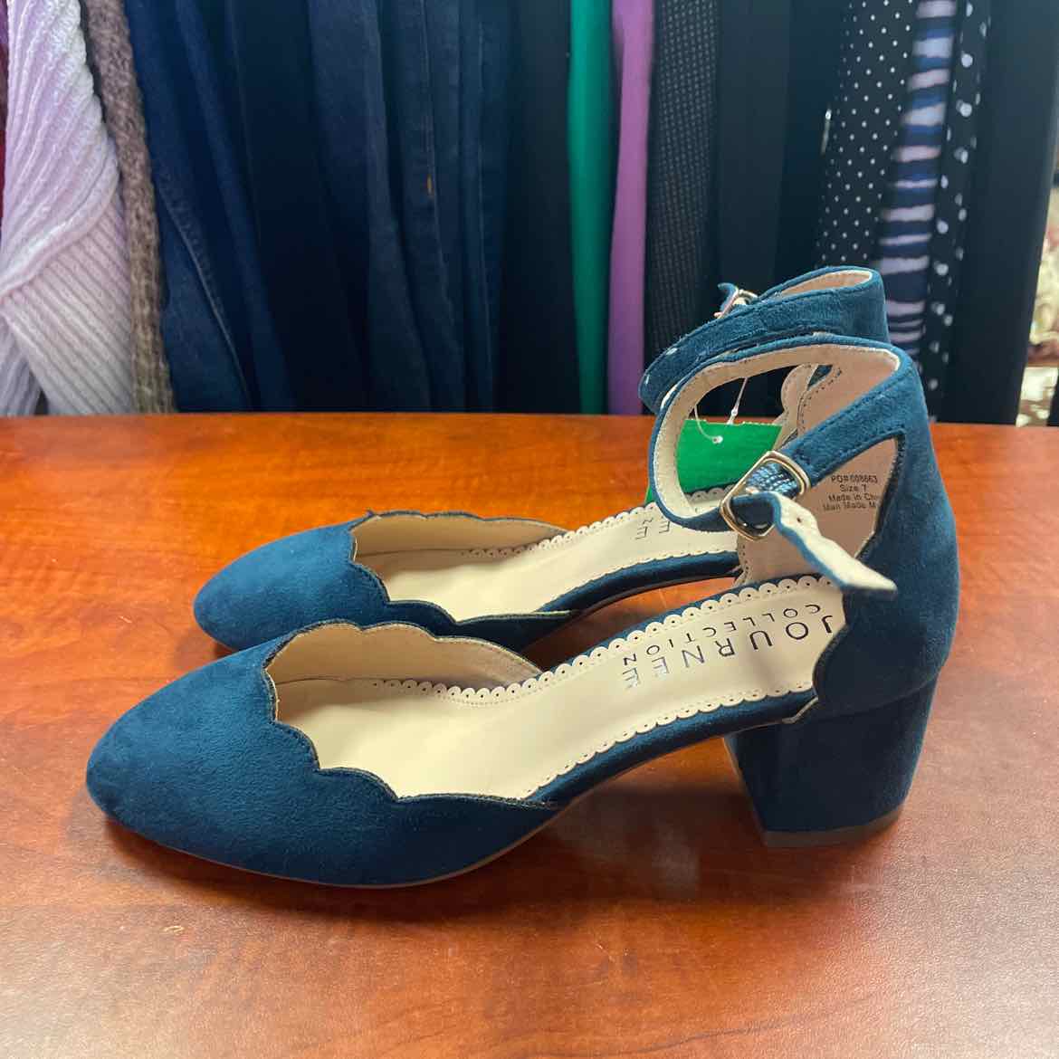 Journee Collection Edna Round Toe Low Block Heel Pumps Size 7