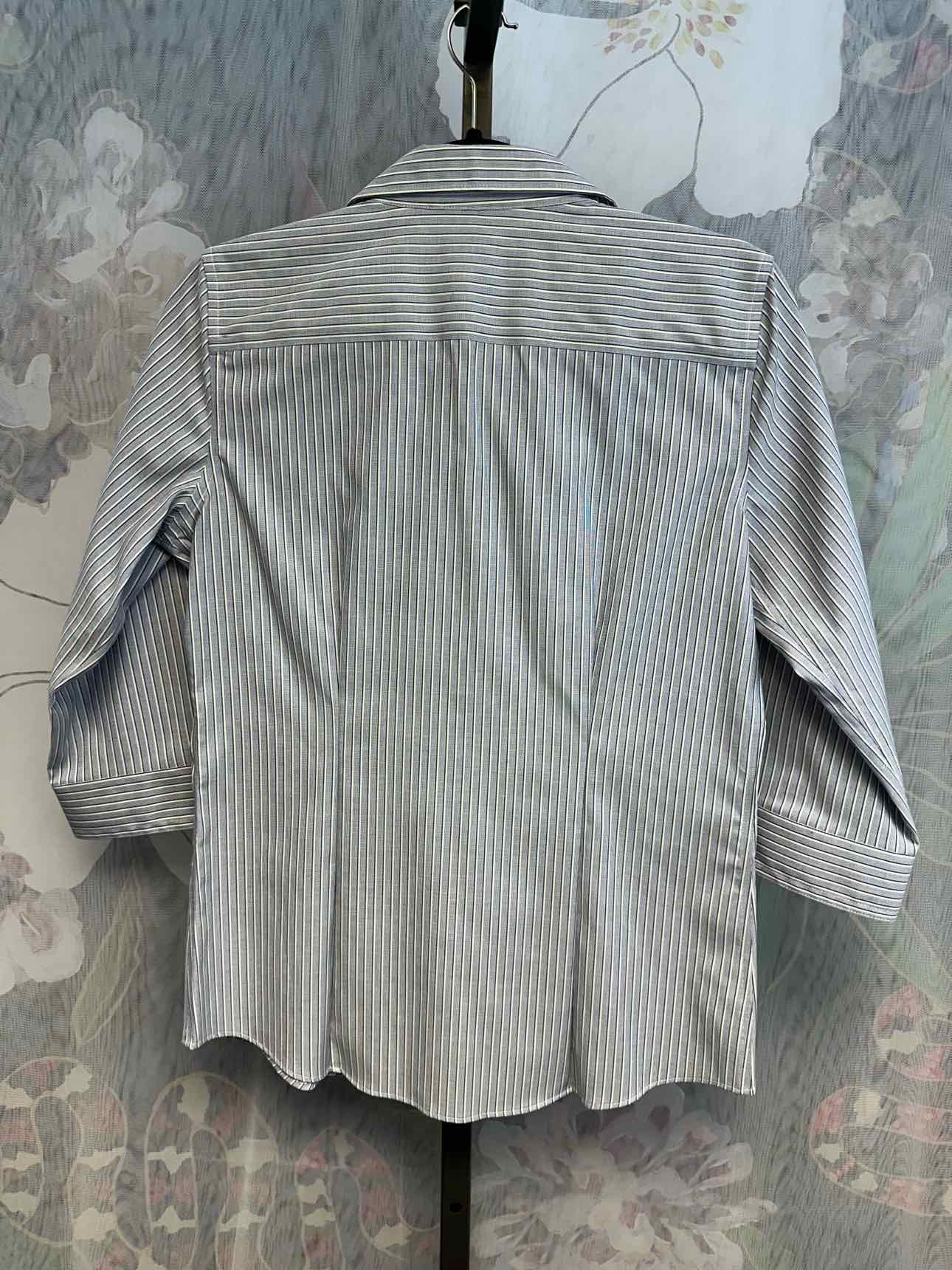 Eddie Bauer Size Medium Grey Top