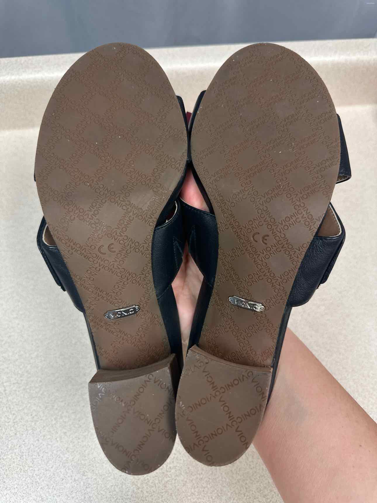 Vionic Size 10 Black sandal