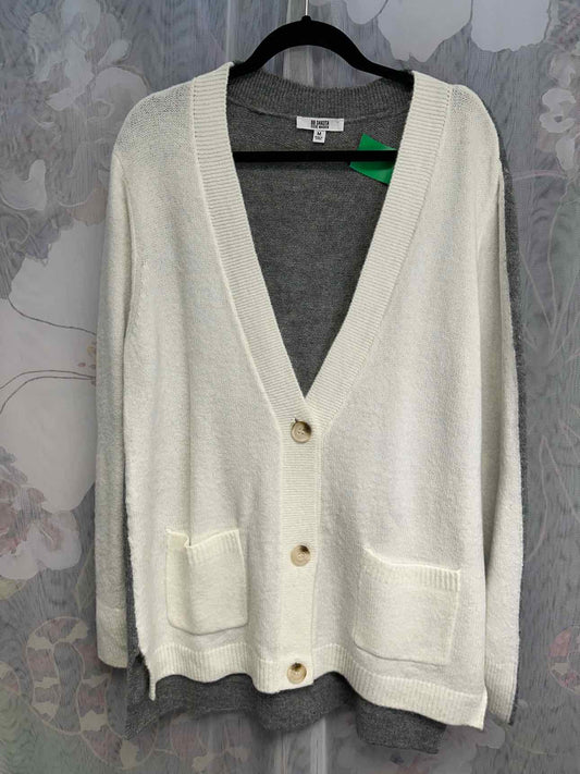 BB Dakota Soft Colorblock Long Sleeve Size Medium White/Grey Cardigan