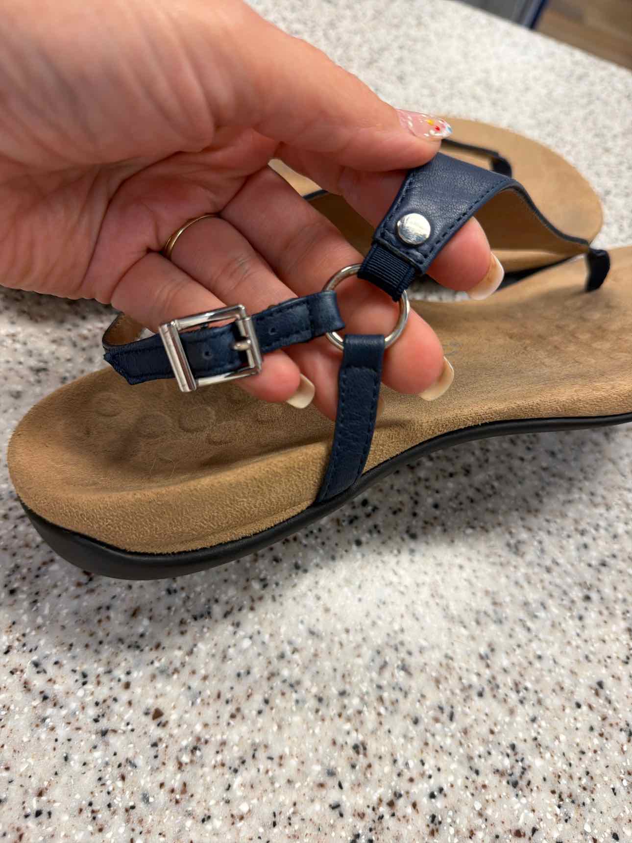 Vionic Size 10 Navy Kirra Triangular Thong Leather Backstrap flat Sandals