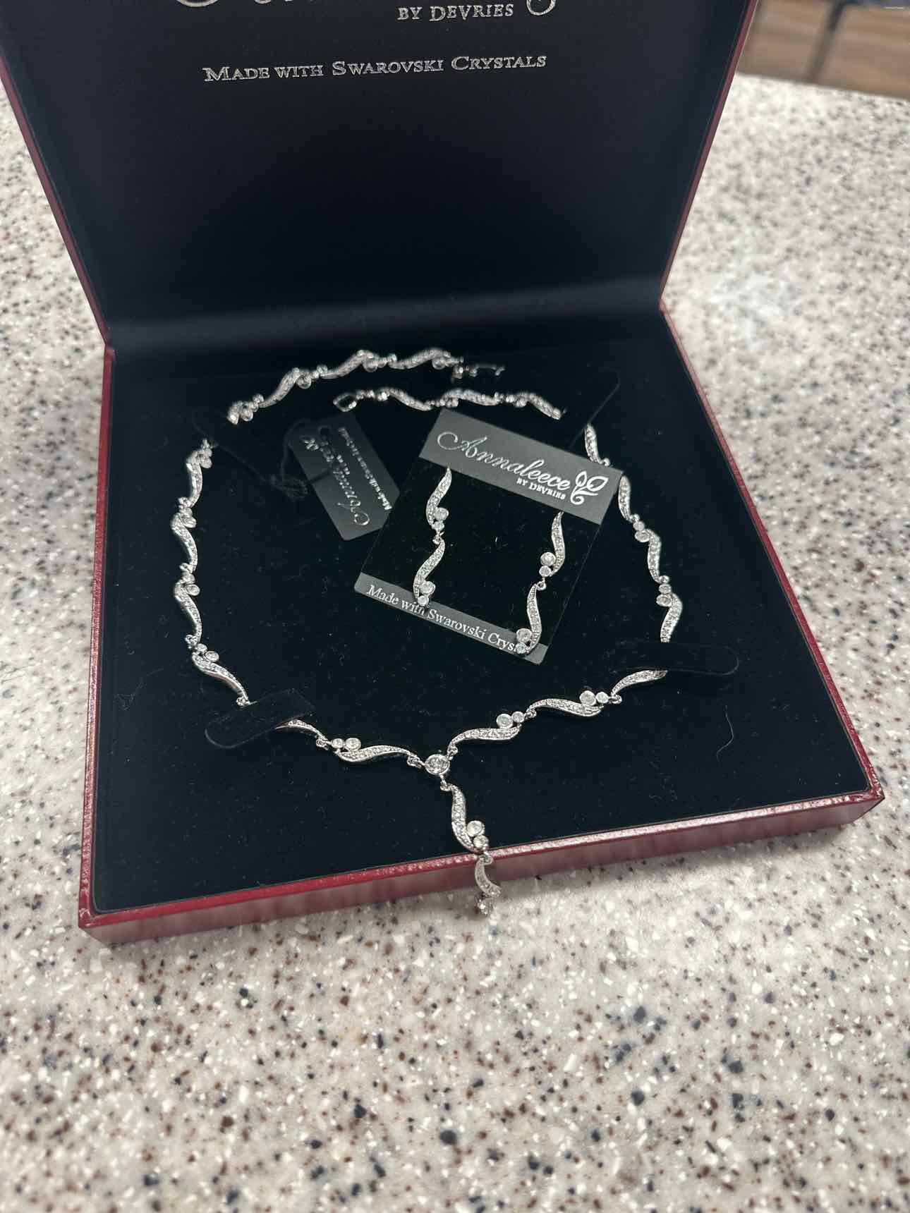 Annaleece by DeVries NEW Wavy Swarovski Crystal 16" Silver-Tone Necklace and Earrings Set