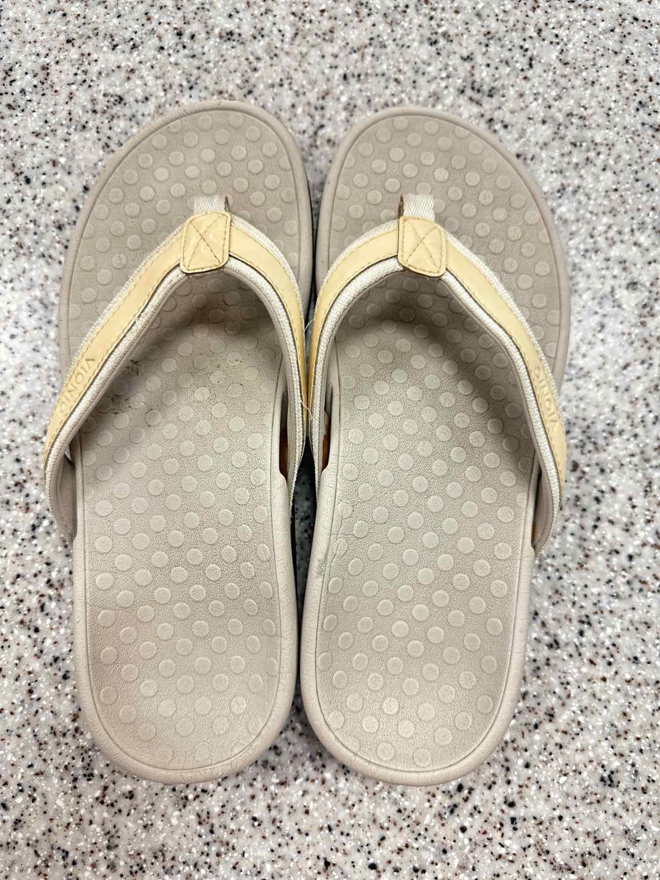 Vionic Size 7 Tan sandal