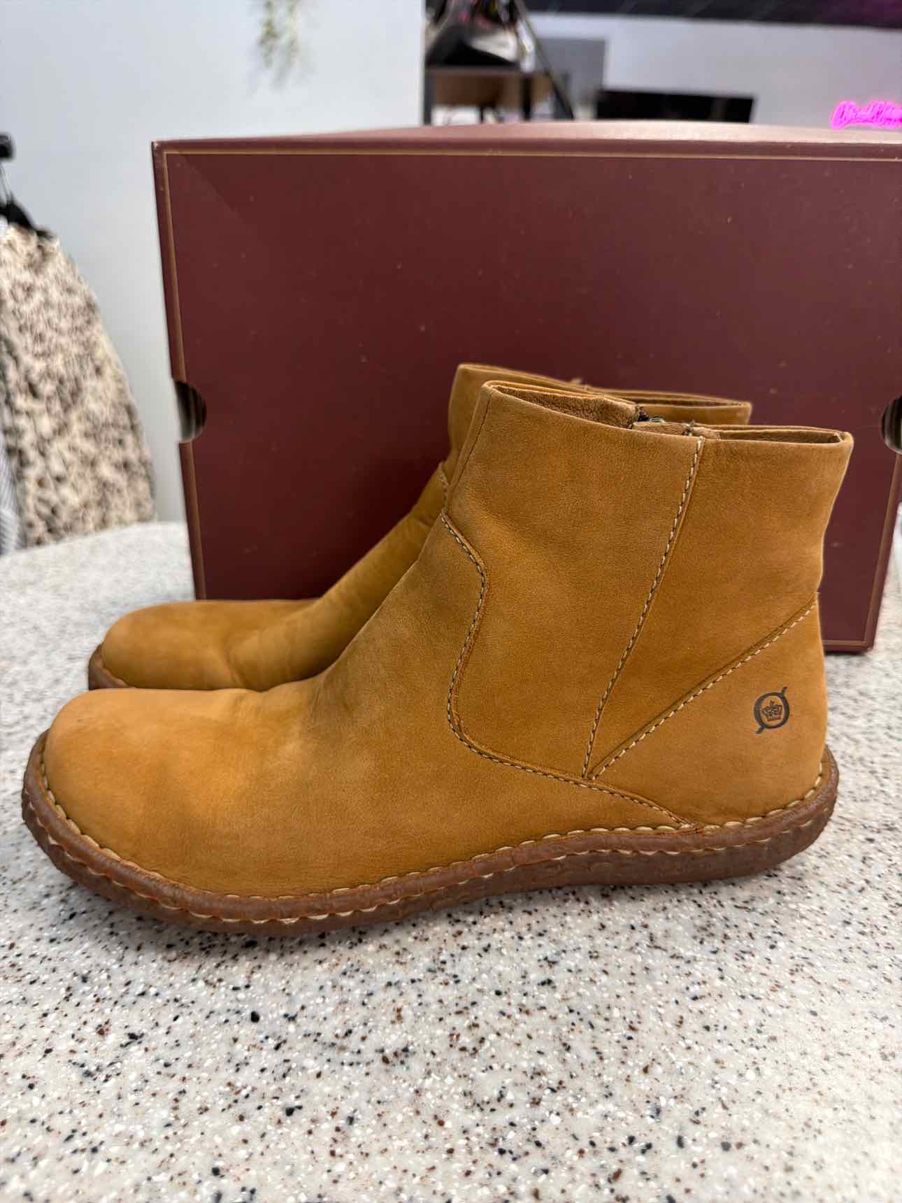 BORN Size 9 Sequoia Women's Ankle Camel Brown Leather Chelsea Booties Boots