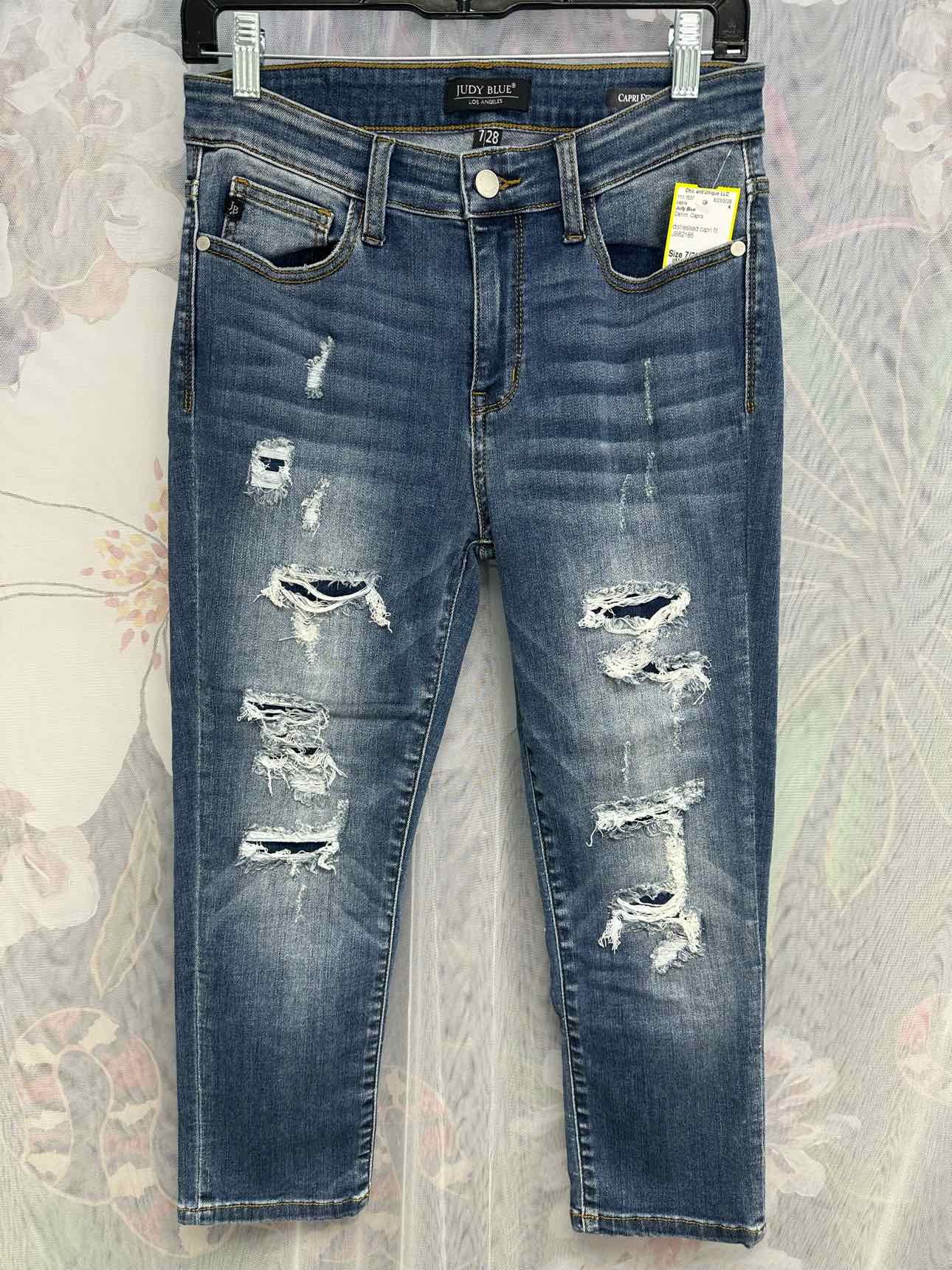 Judy Blue Distressed Skinny Fit Size 7/28 Denim capris