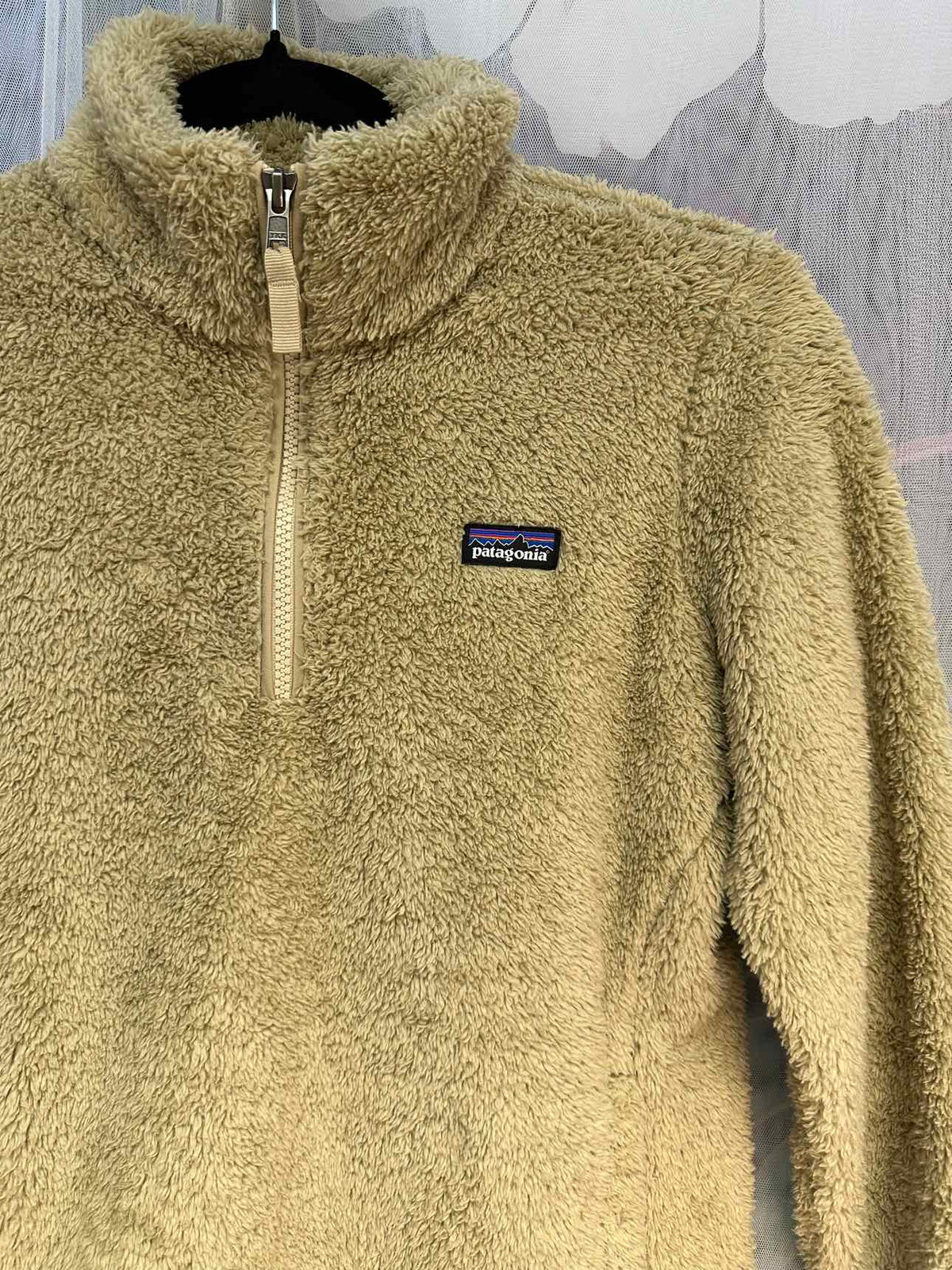 Patagonia Size Large Tan sweat shirt
