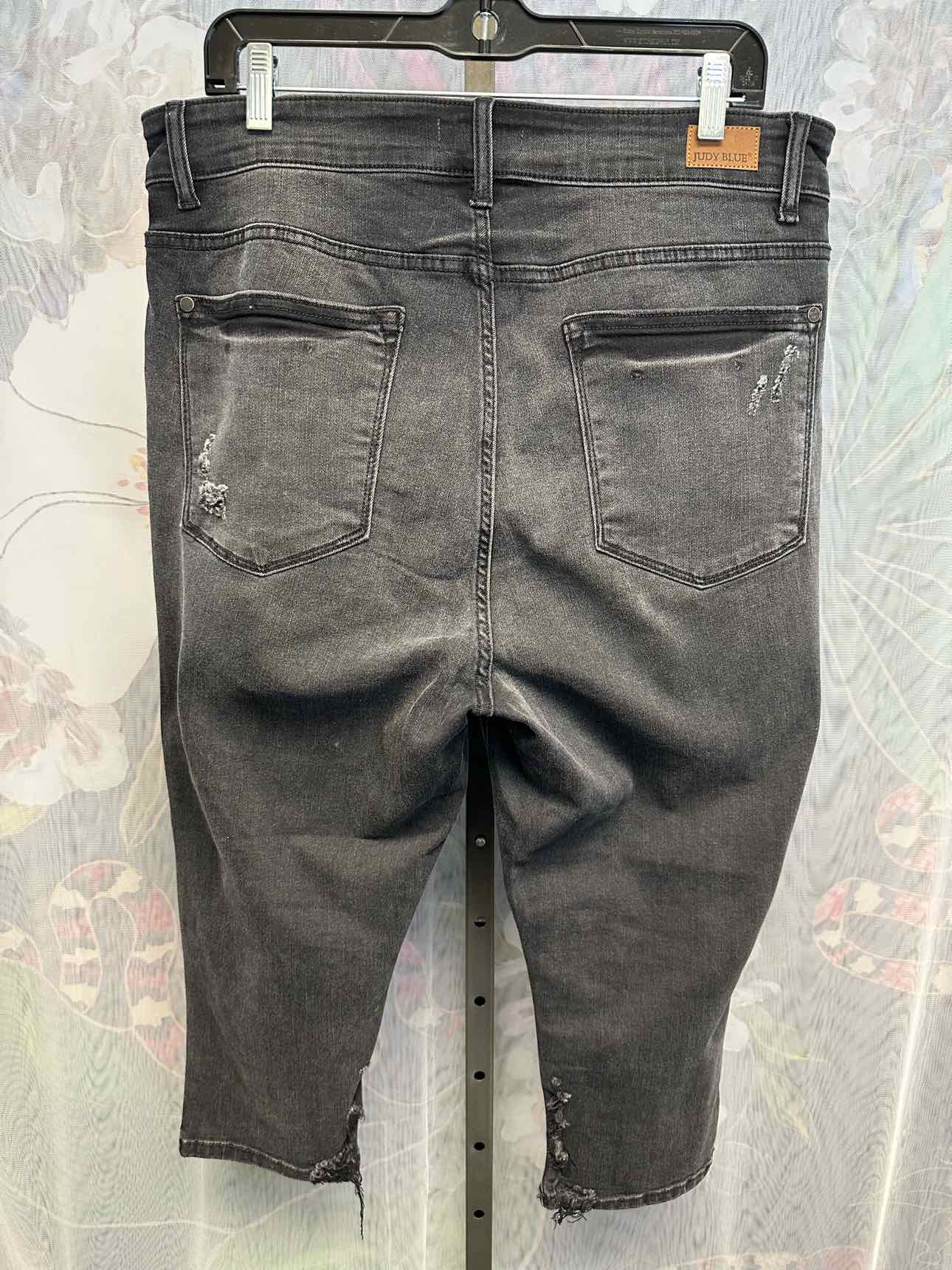 Judy Blue Size 18W Black Denim Capri Jeans