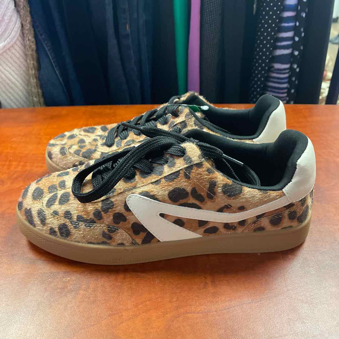 Dolce Vita Voyage Leopard Print Sneakers Size 7
