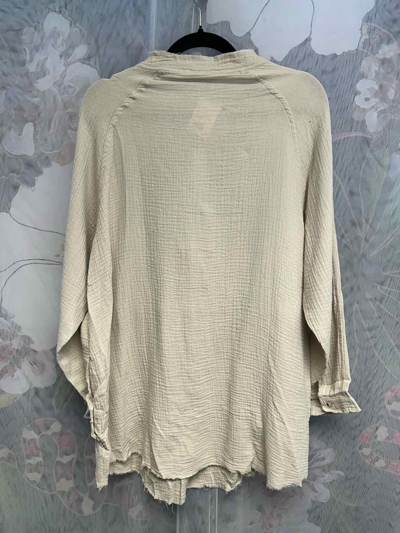 Dolly Jolly Textured Long Sleeve Button Down Lightweight Size Small Tan Top