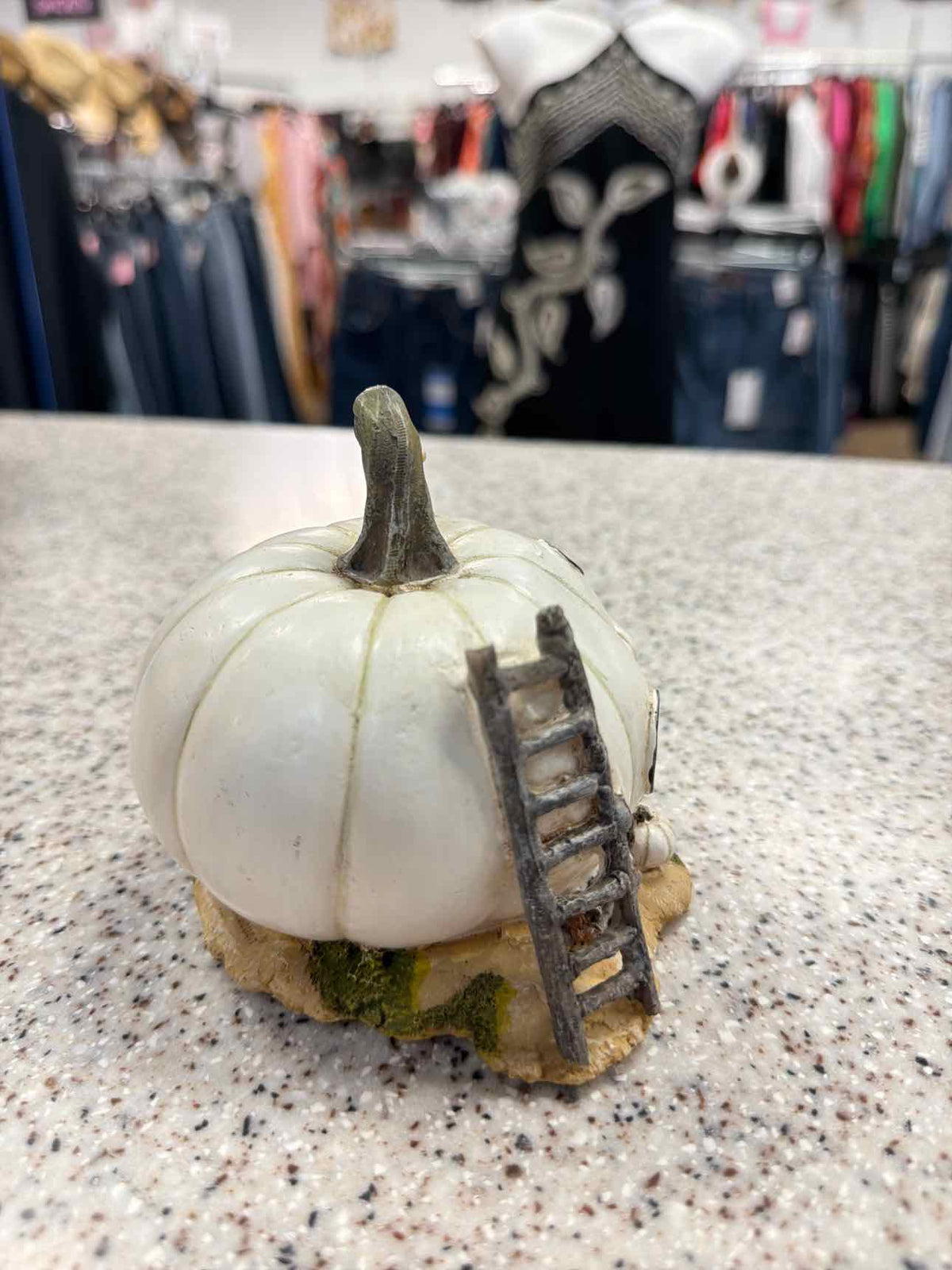 Top Collection Resin Miniature White Pumpkin Fairy House Statue Home Decor