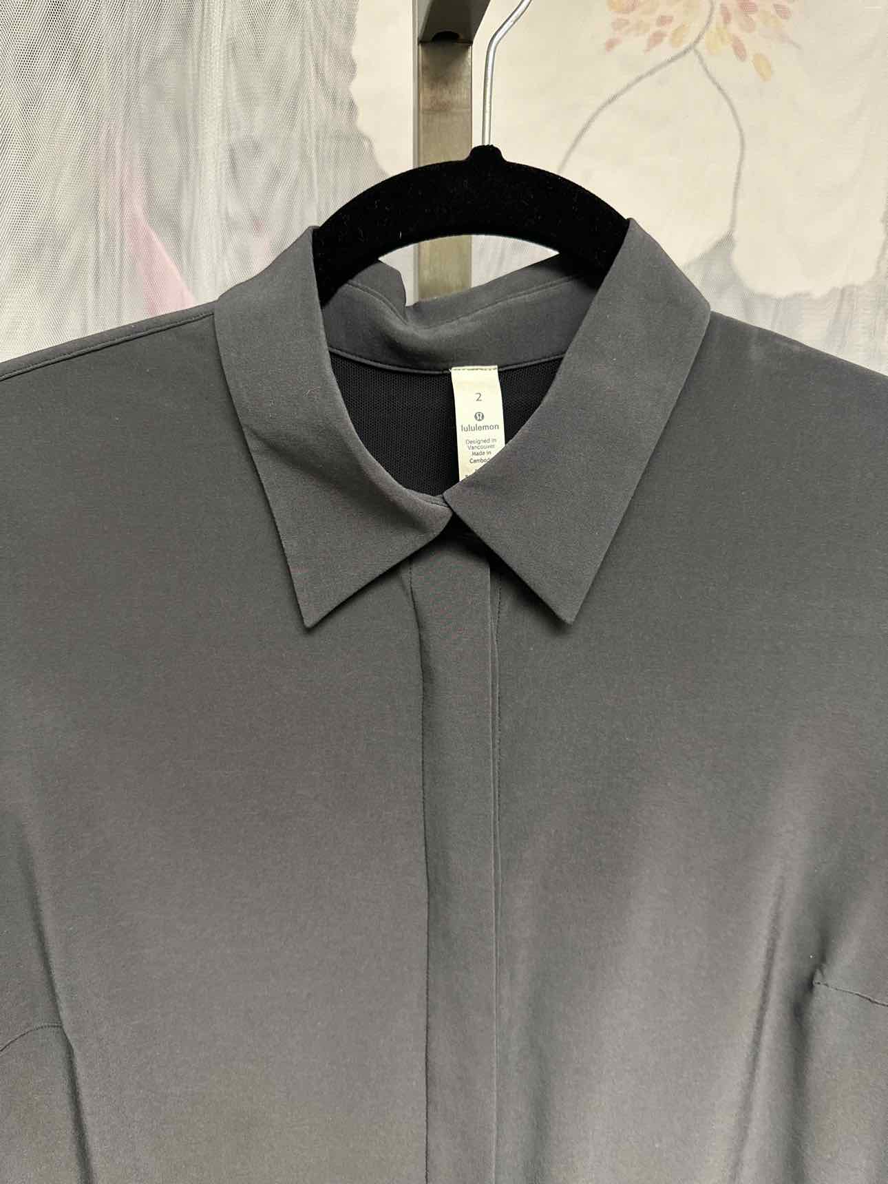 Lululemon Size 2 Gray Top