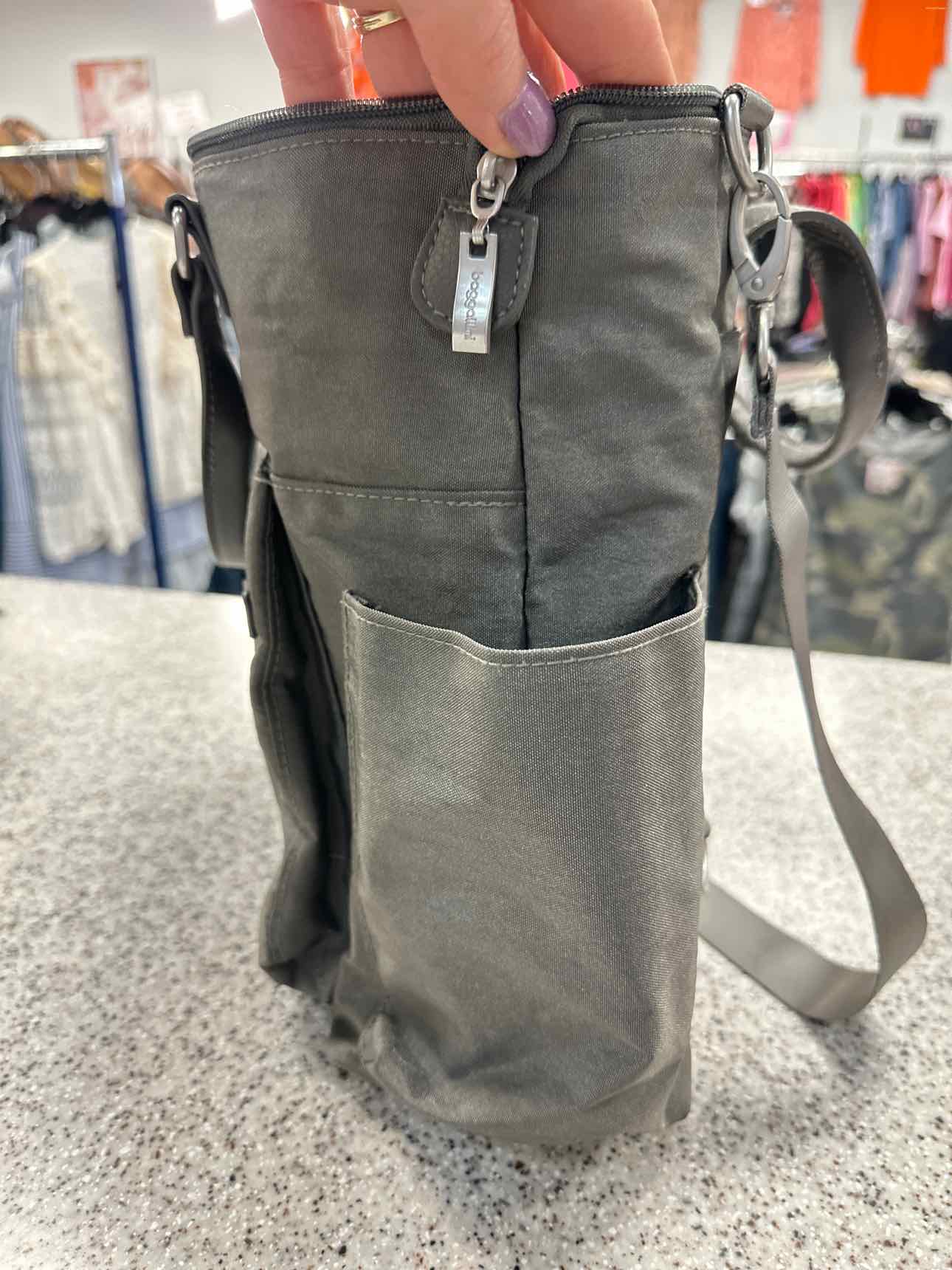 Baggallini Size Large Gray Handbags