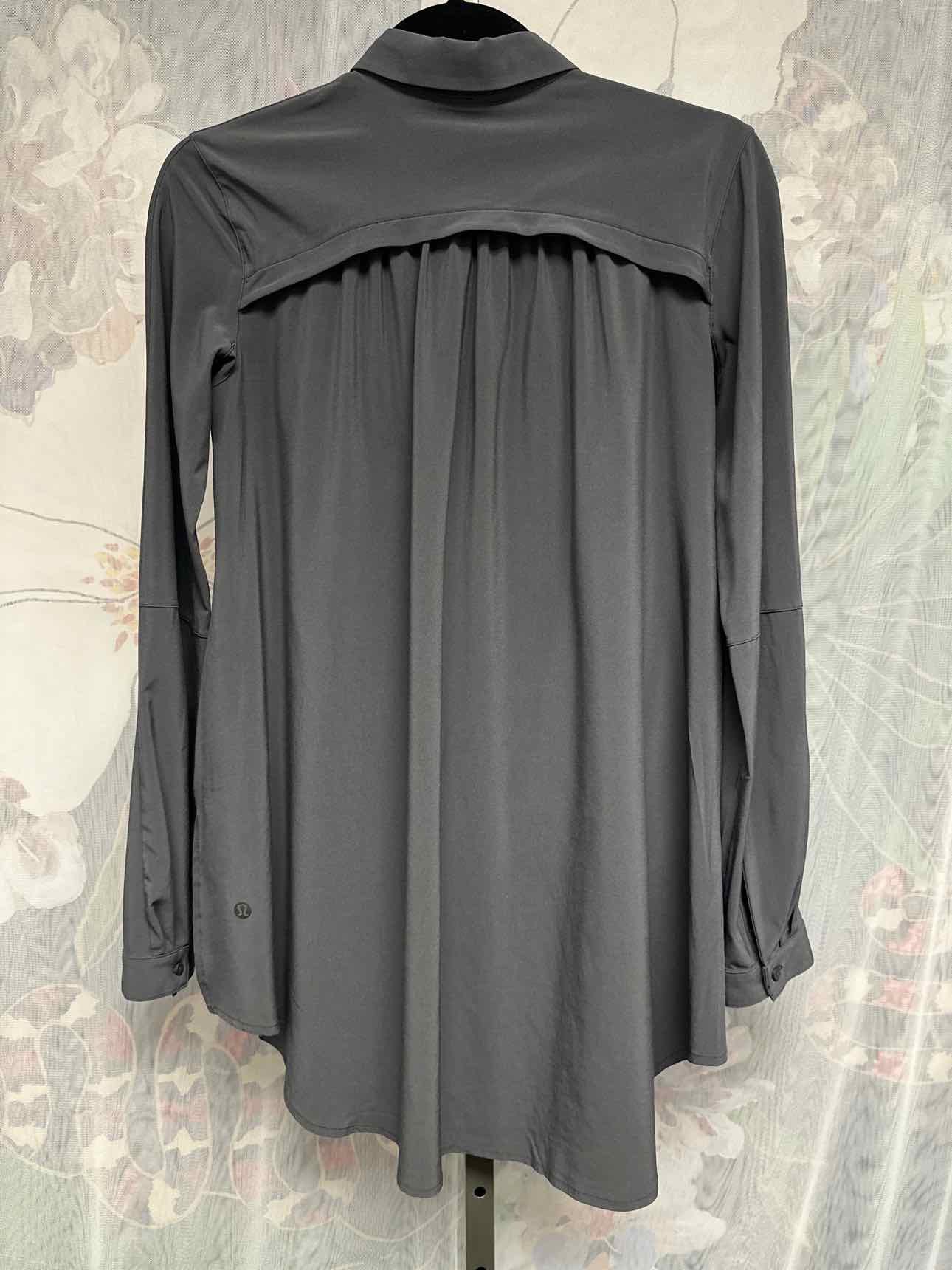 Lululemon Size 2 Gray Top
